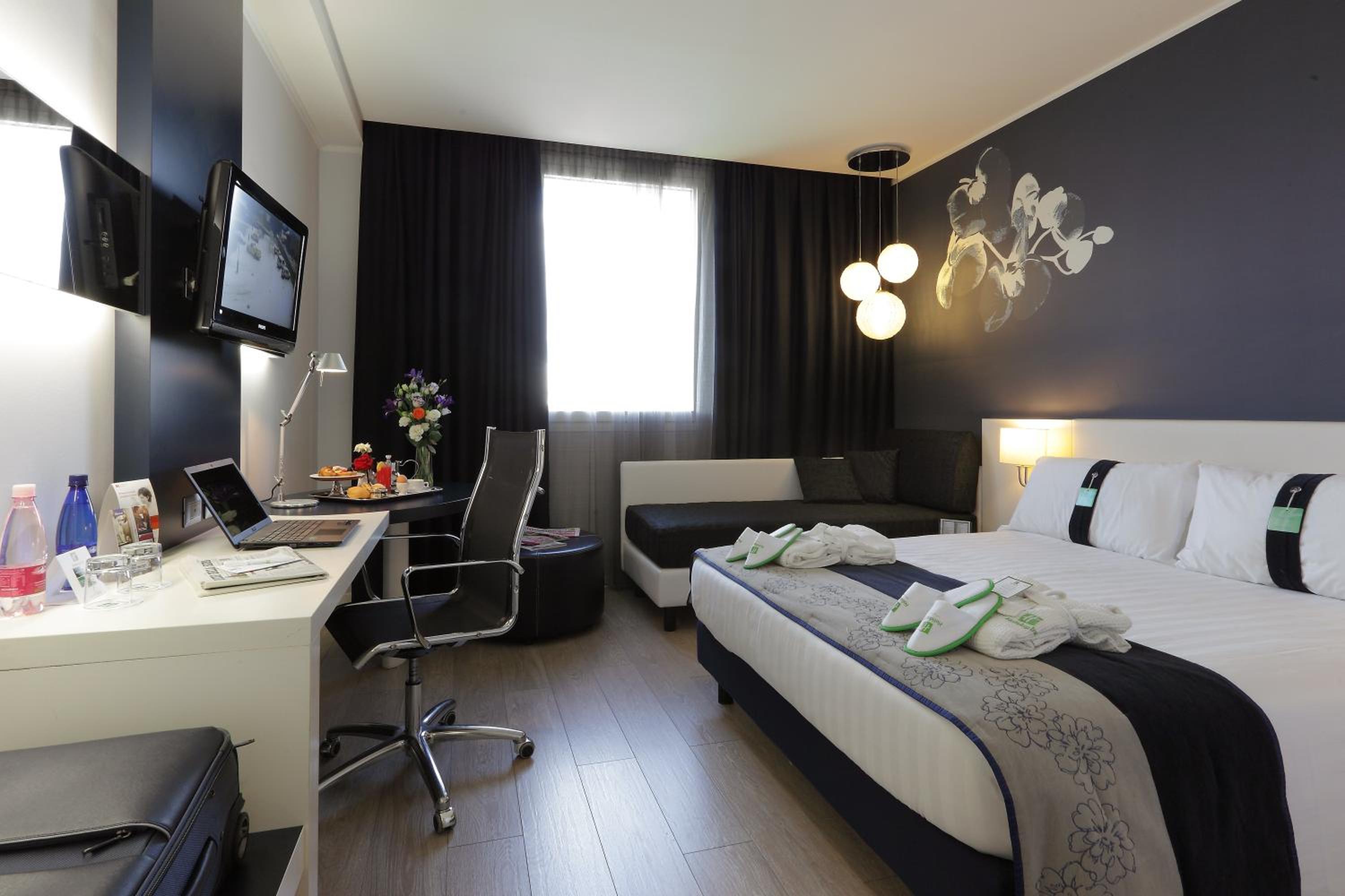 Premium Room - Photo 7