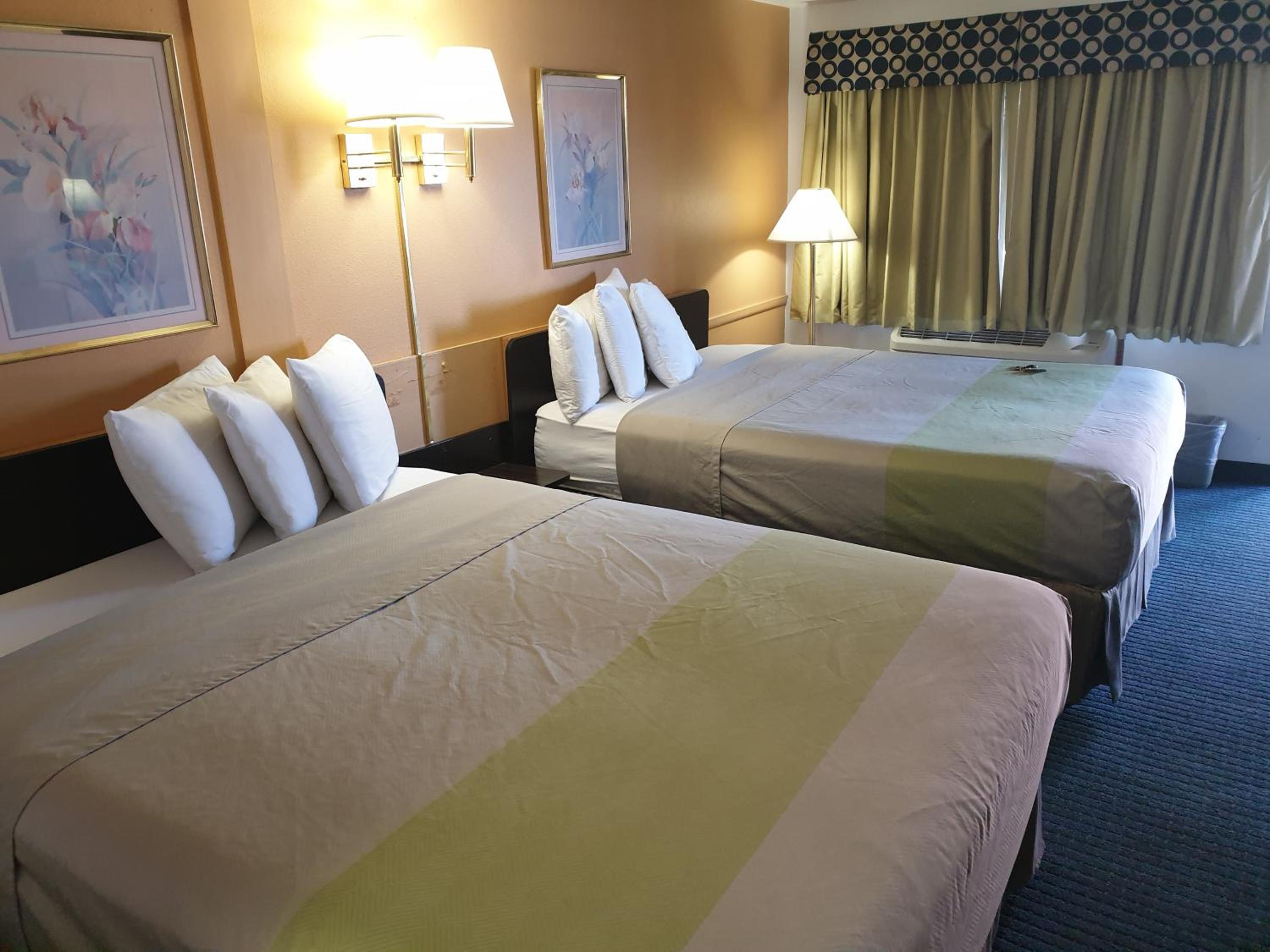 Queen Room with Two Queen Beds - Smoking photo 1