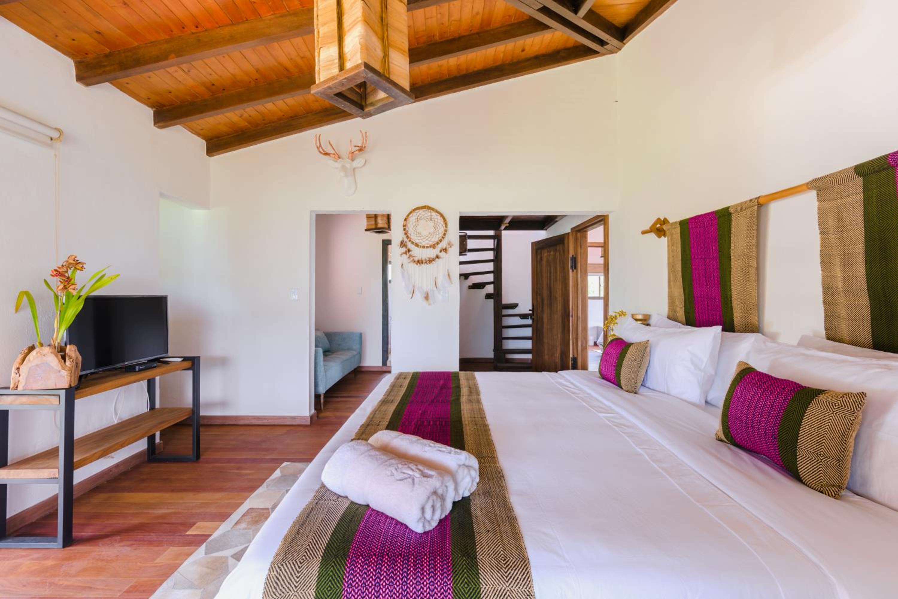 Deluxe Double Room (2 Adults + 1 Child)