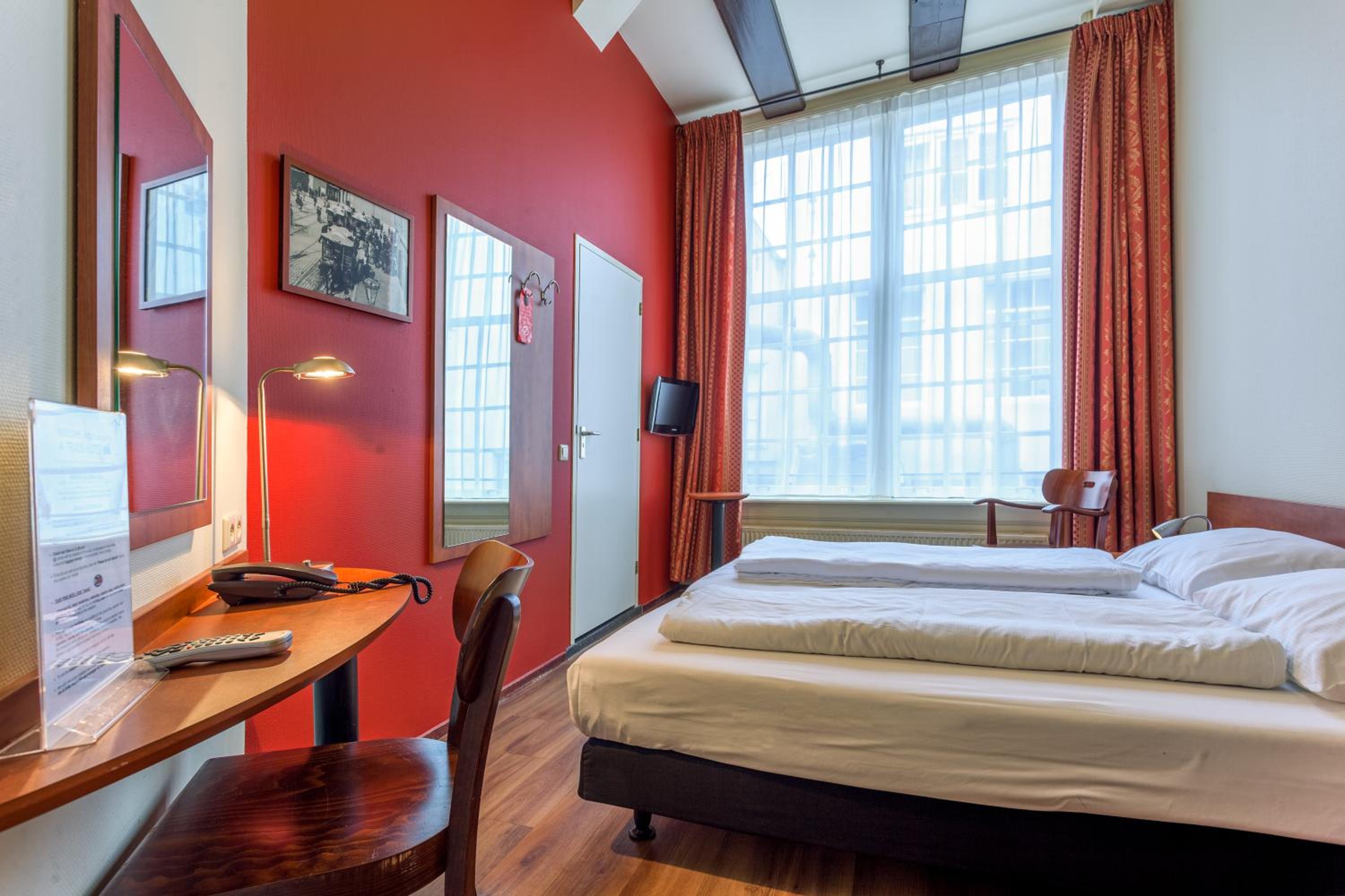 Standard Double or Twin Room thumbnail 6