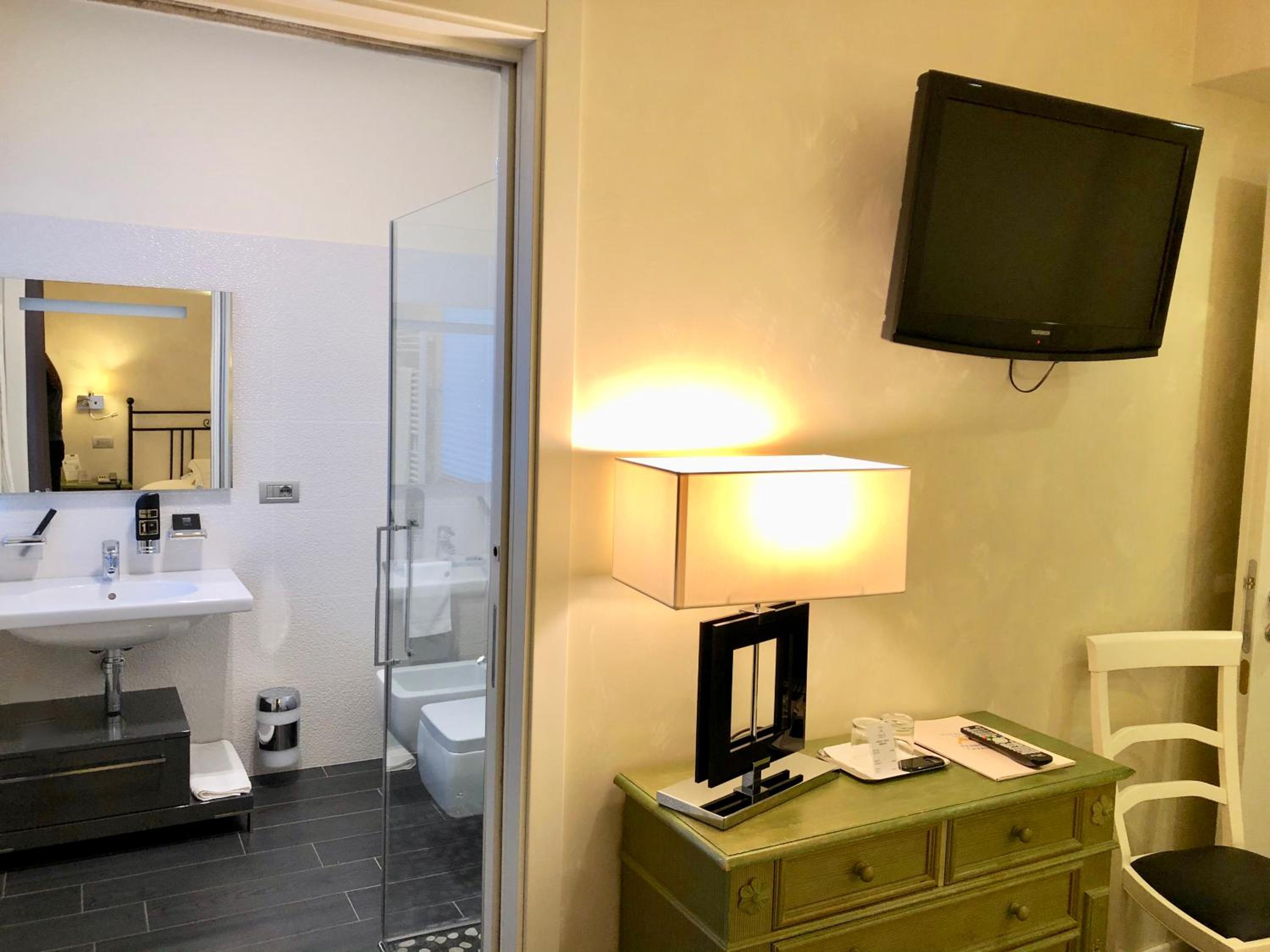 Double Room (1 Adult) photo 2