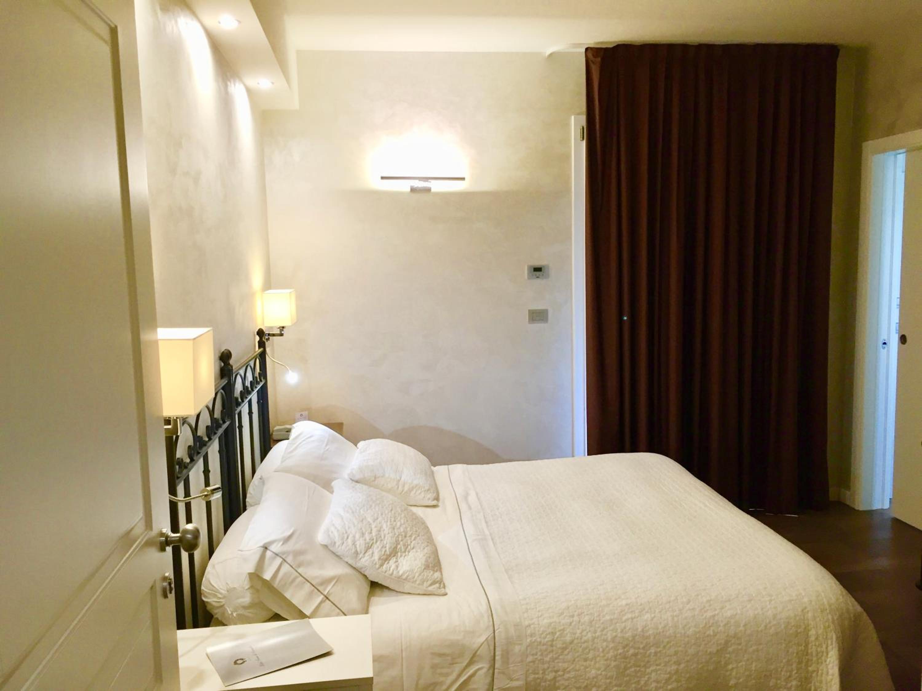 Deluxe Double or Twin Room with Balcony photo 2