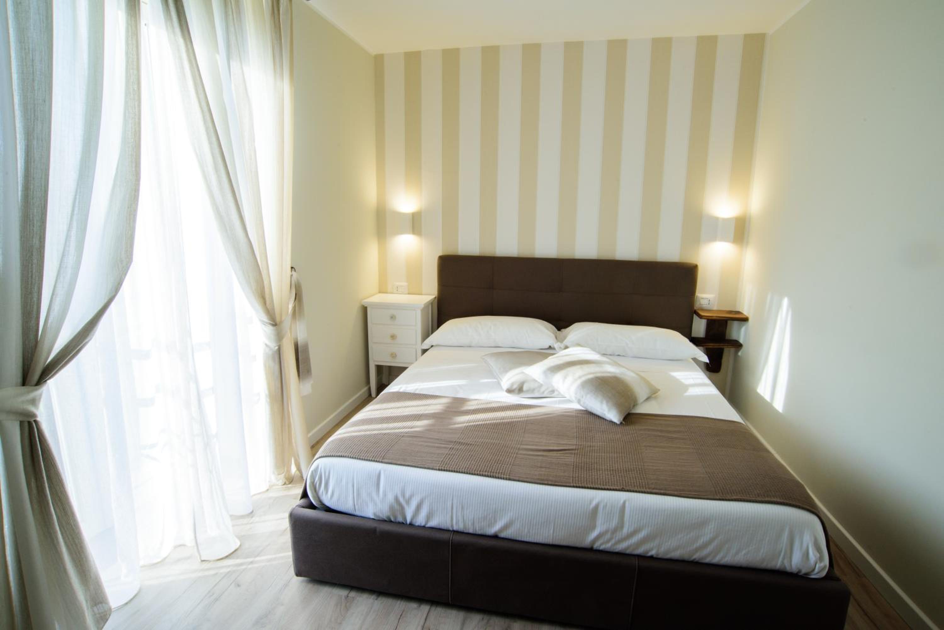 Double Room with Private Bathroom - Photo 3