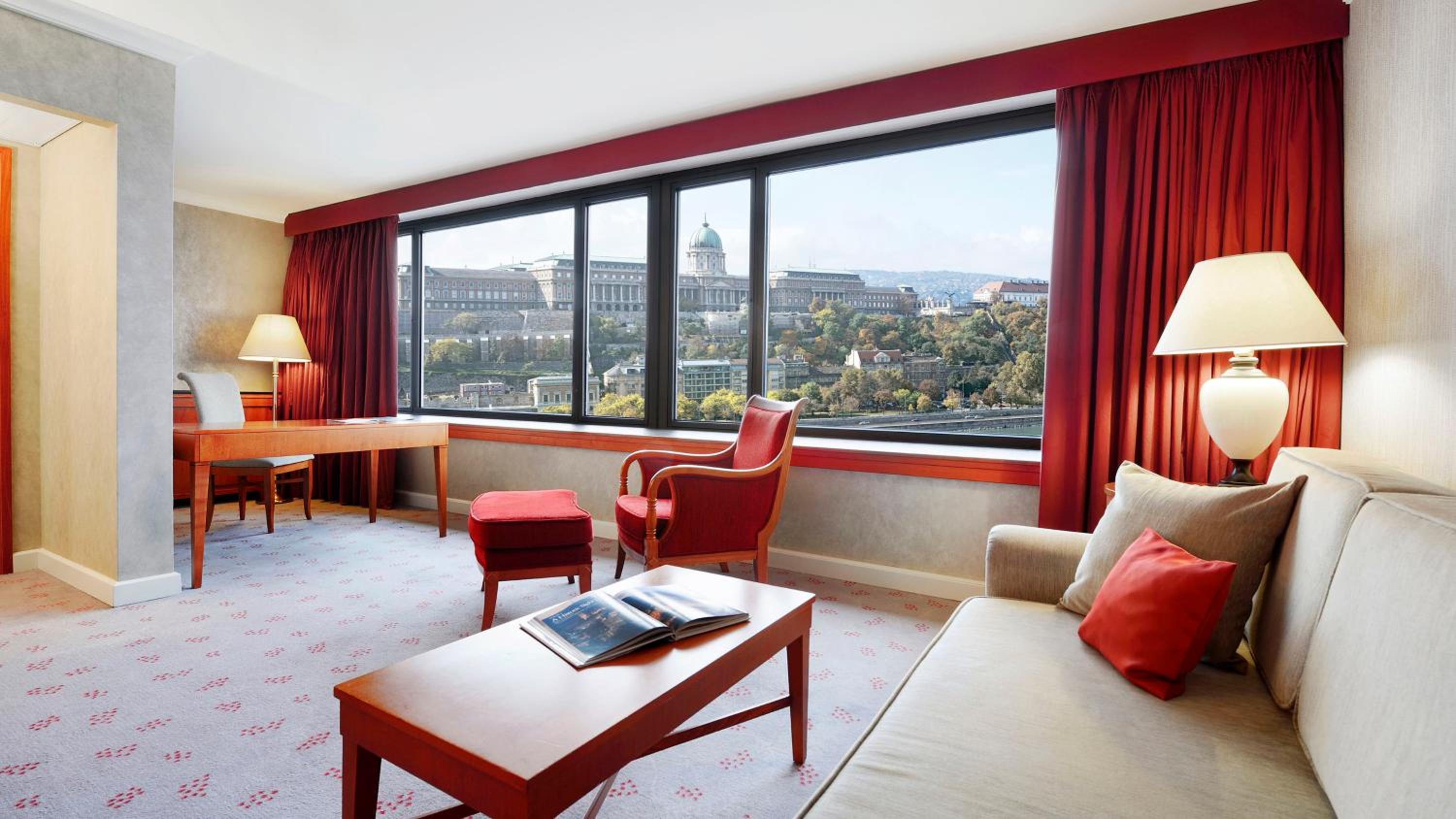 King Bed Grand Castle Suite River View - Photo 11