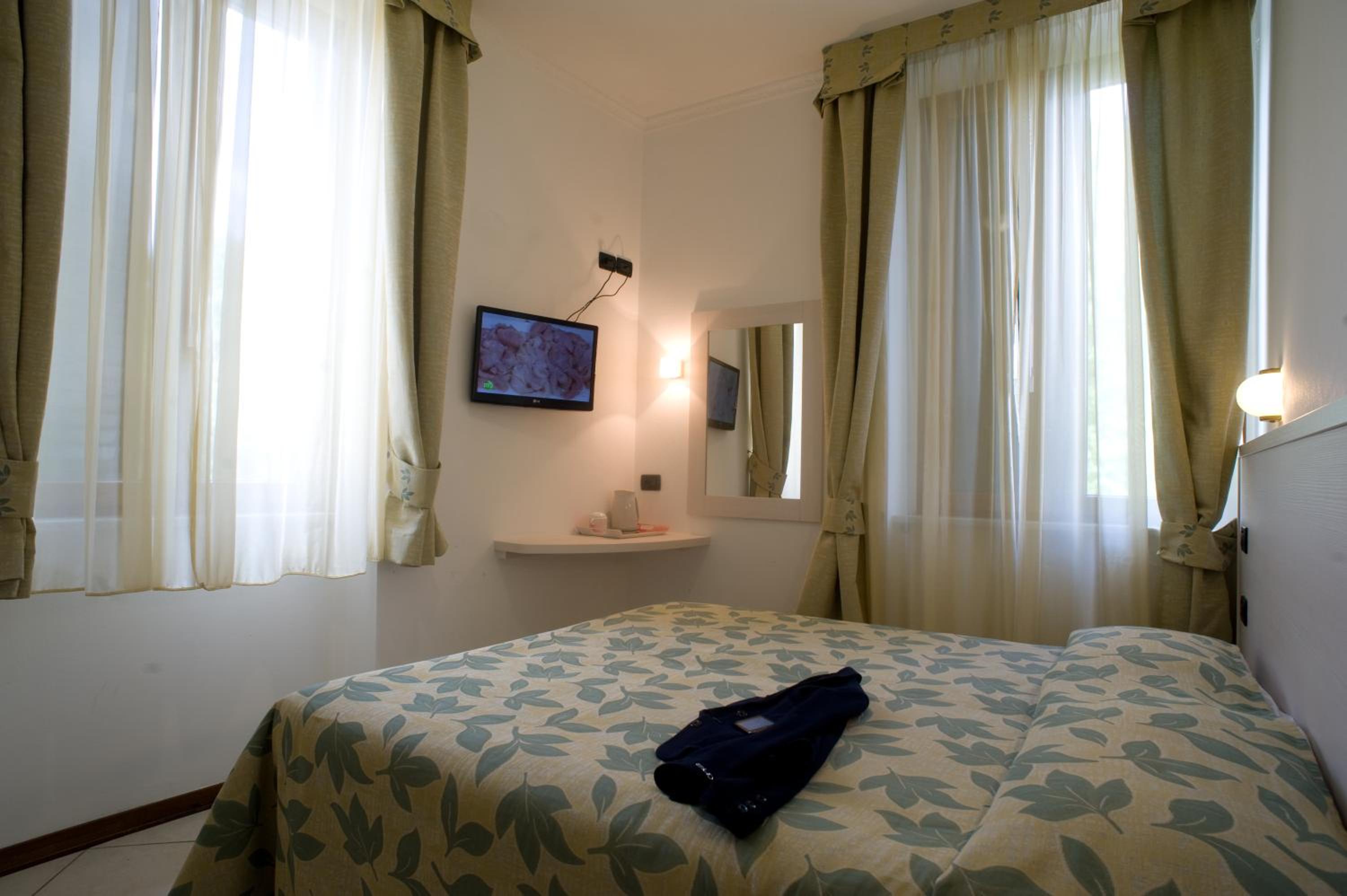 Double Room - Photo 13
