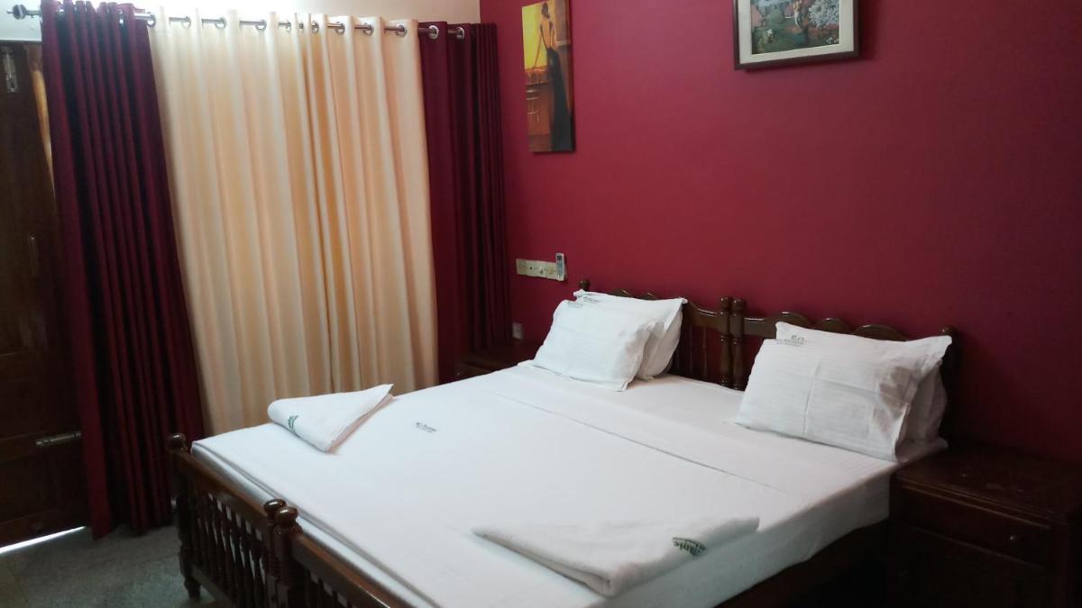 Deluxe Double Room with Balcony photo 3