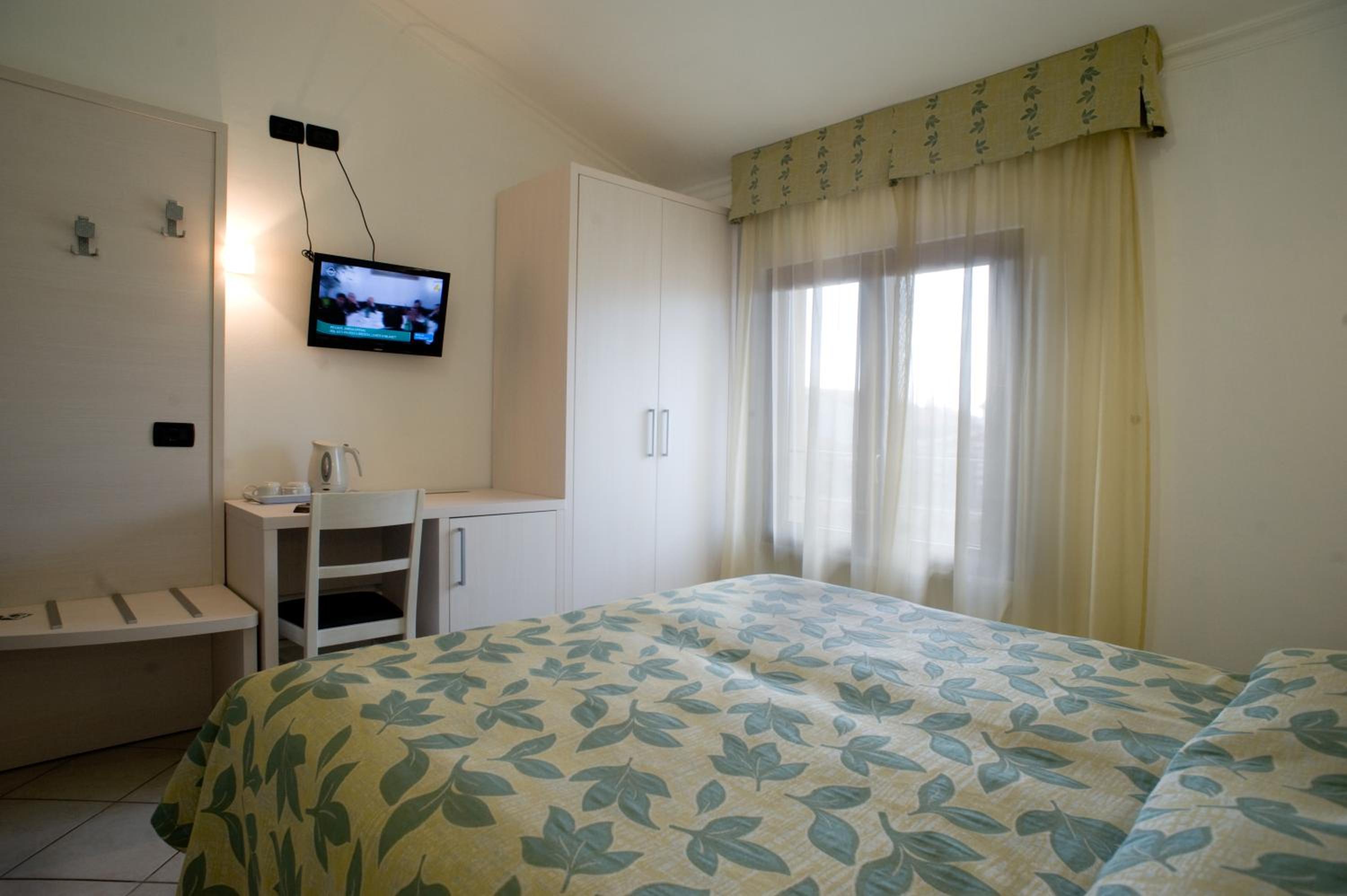 Double Room - Photo 7
