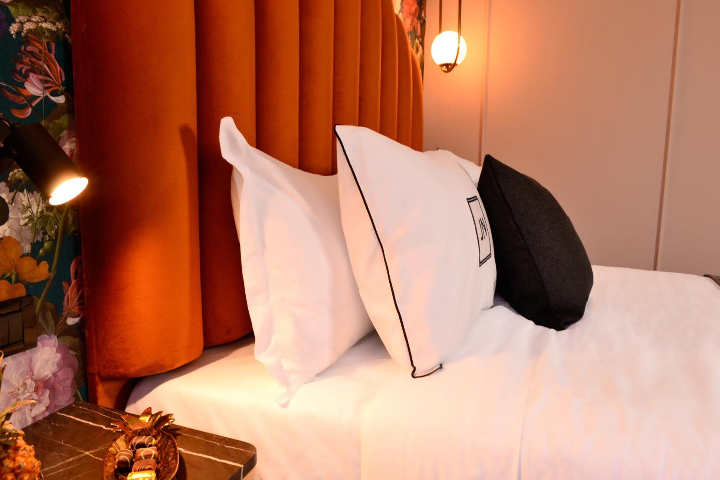 Standard Double Room - Photo 9