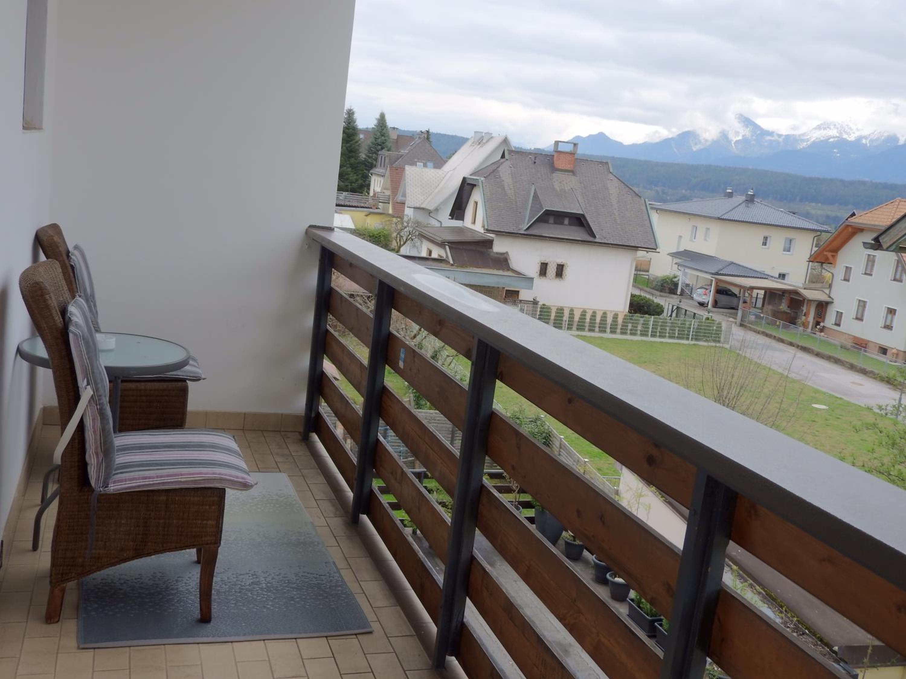 Apartment with Mountain View photo 3