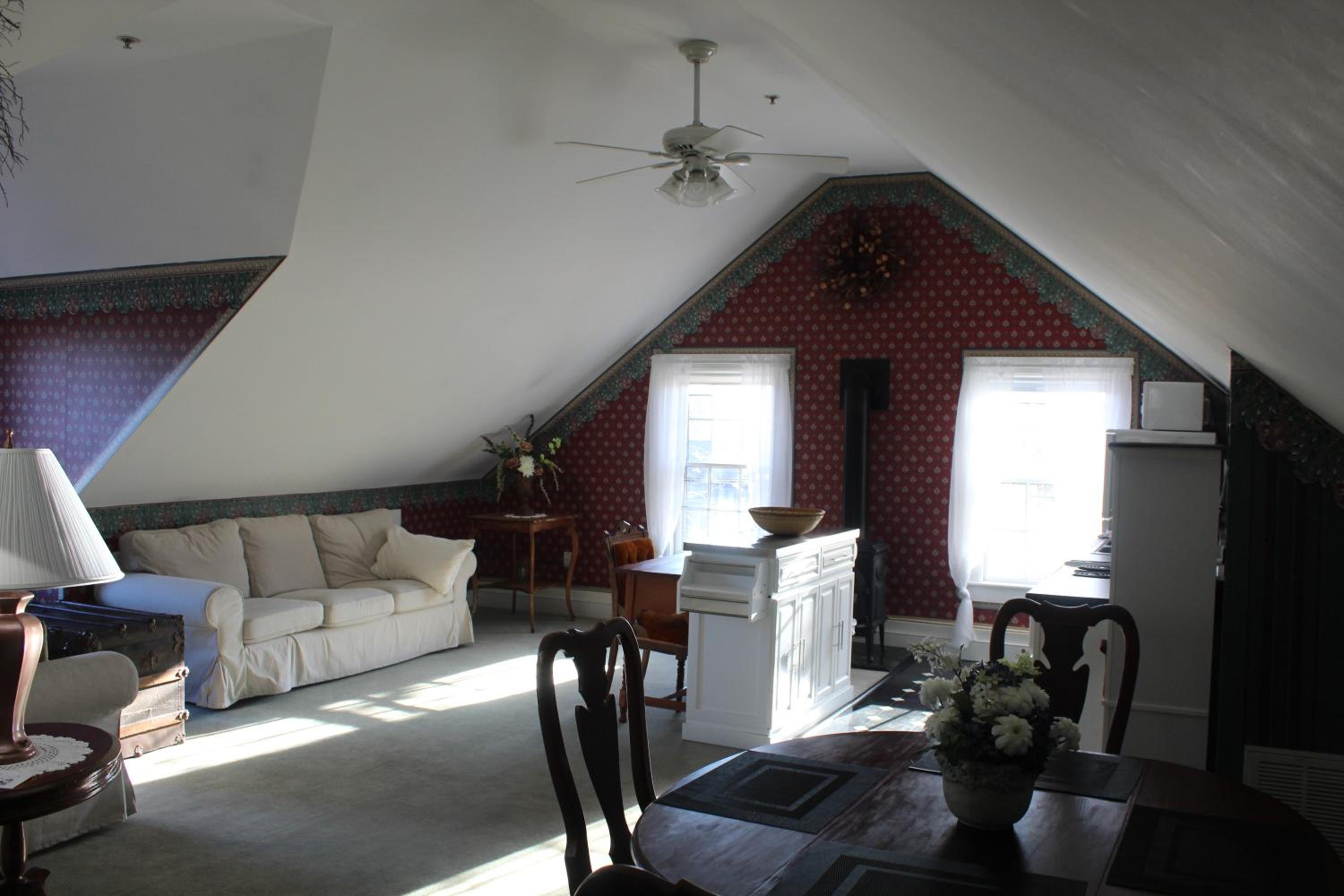 Two-Bedroom Suite - Photo 15