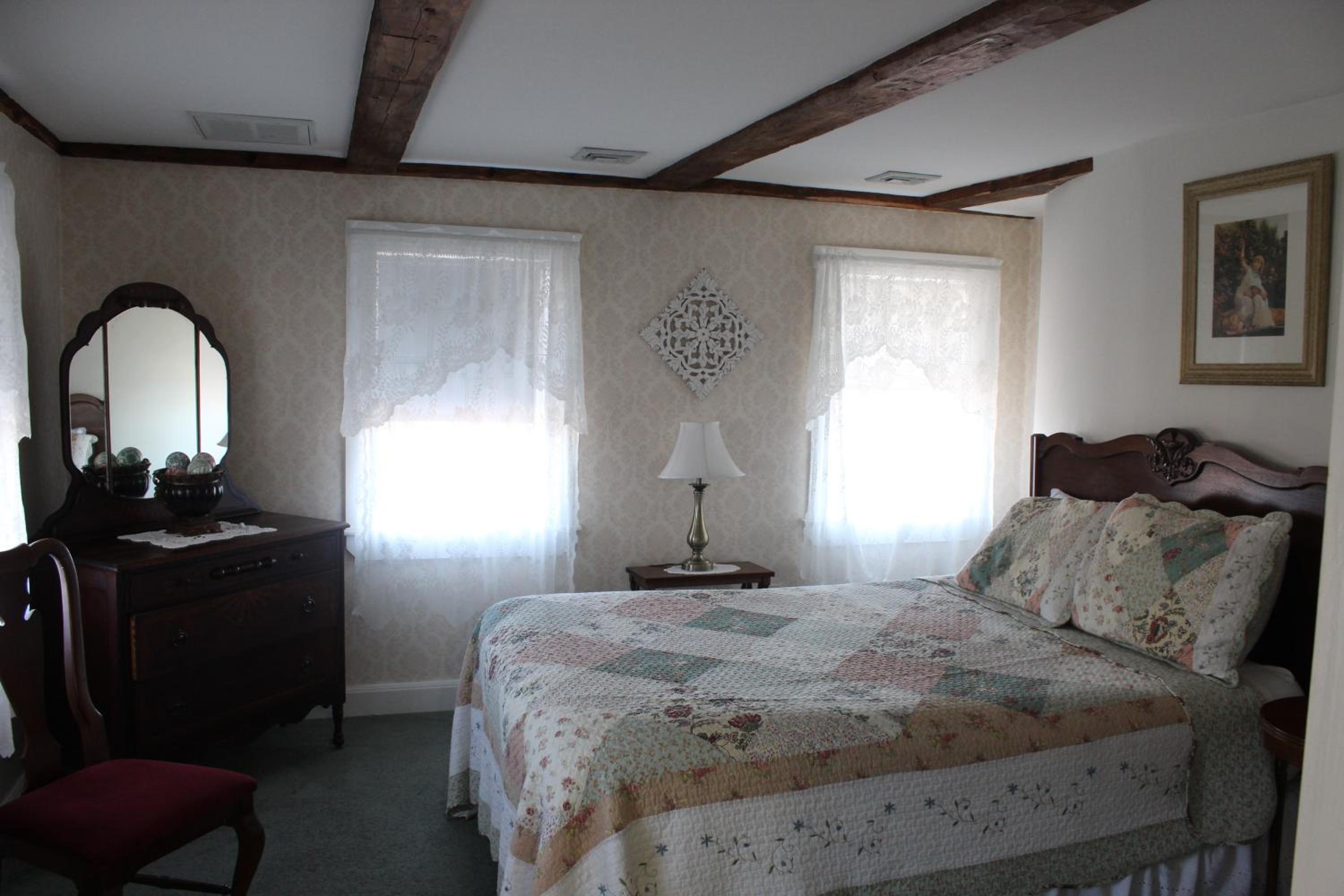 Queen Suite - Photo 5