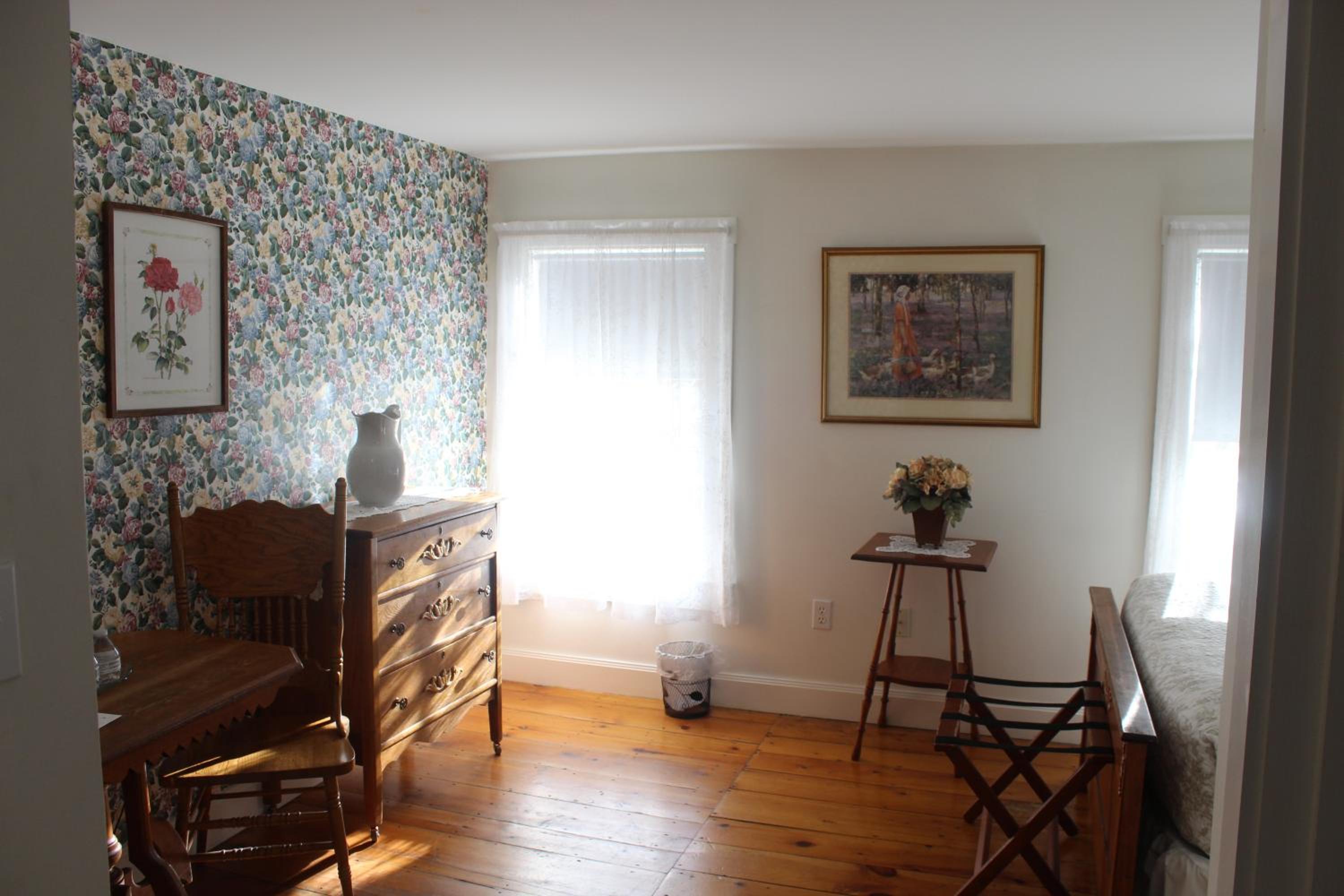 Queen Suite - Photo 4