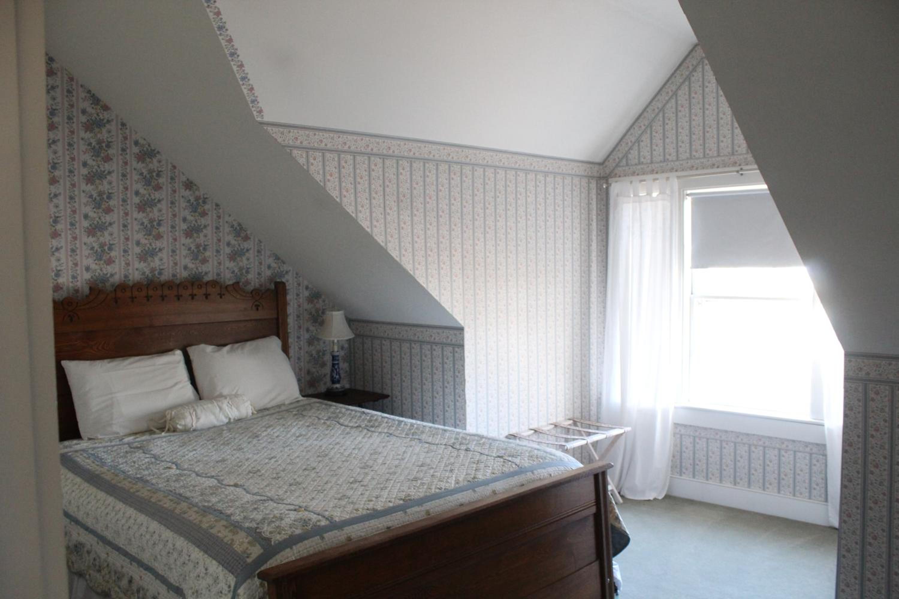 Two-Bedroom Suite - Photo 2