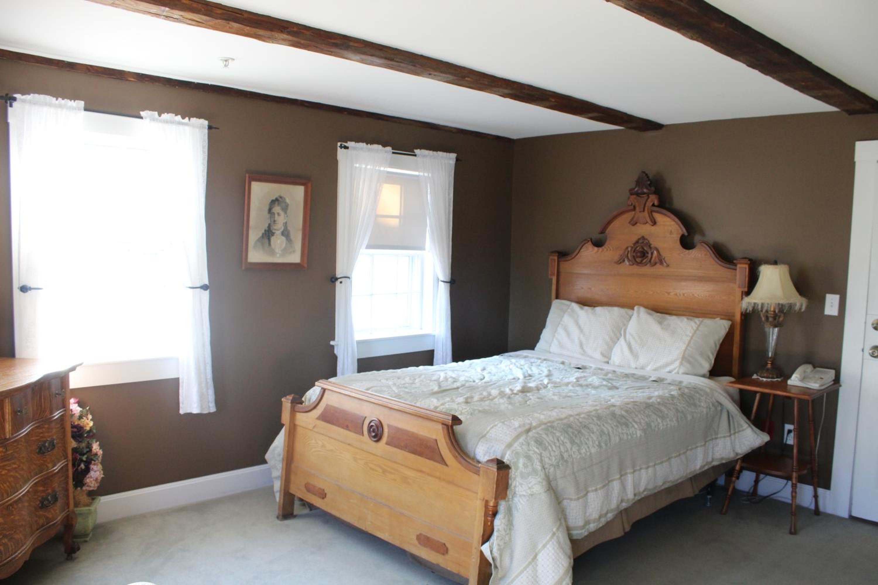 Queen Suite - Photo 2
