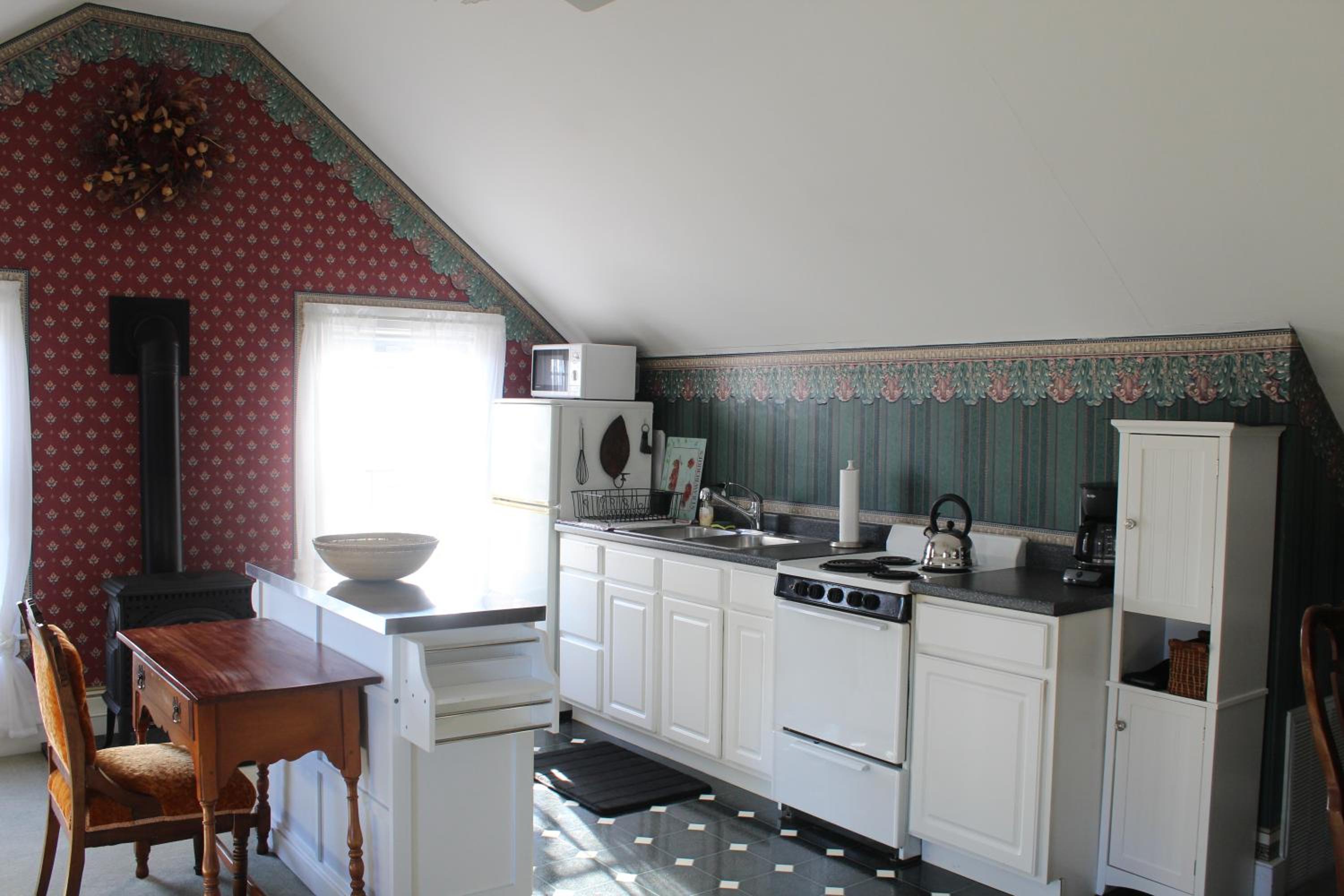 Two-Bedroom Suite - Photo 4