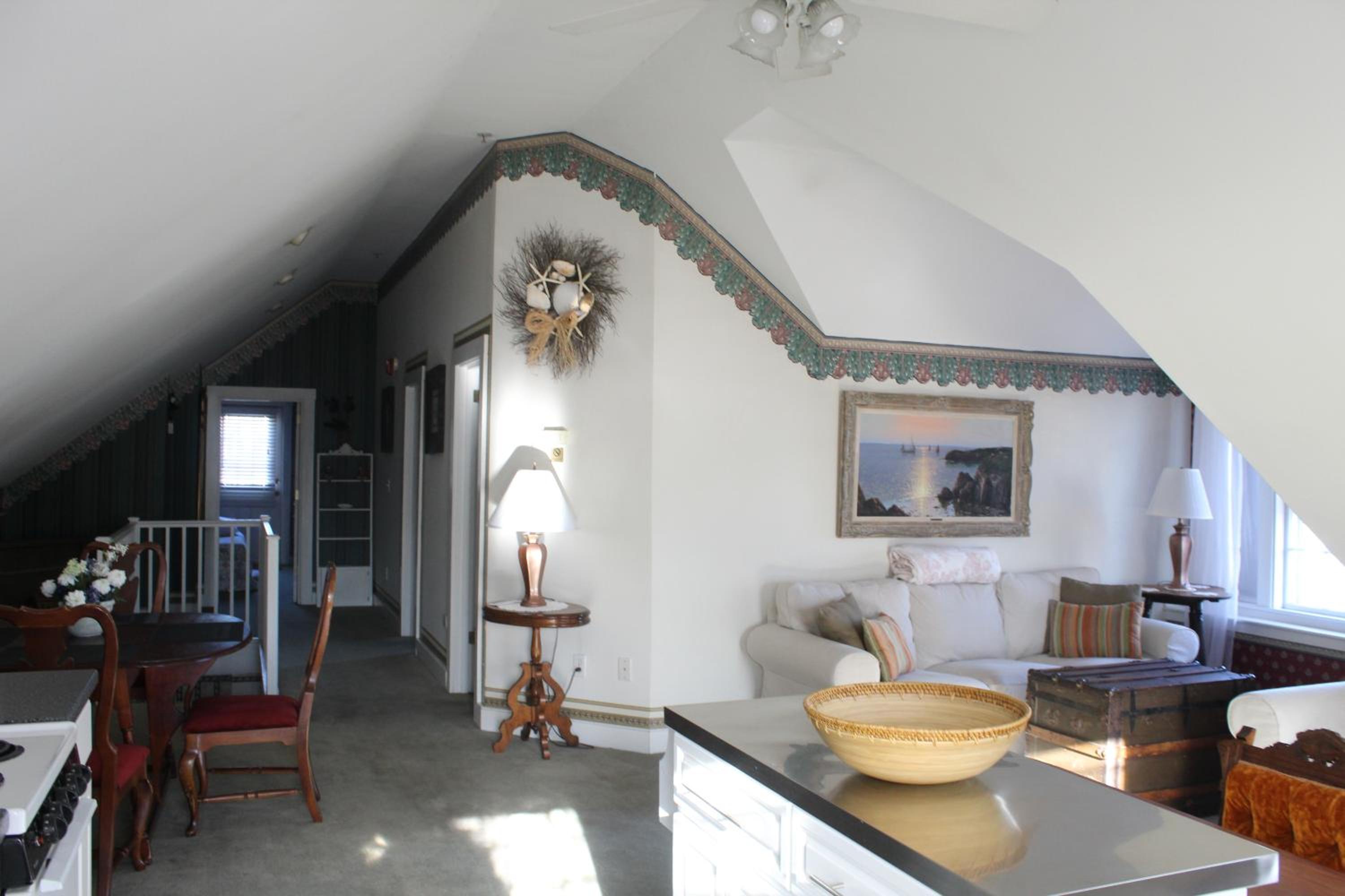 Two-Bedroom Suite - Photo 5
