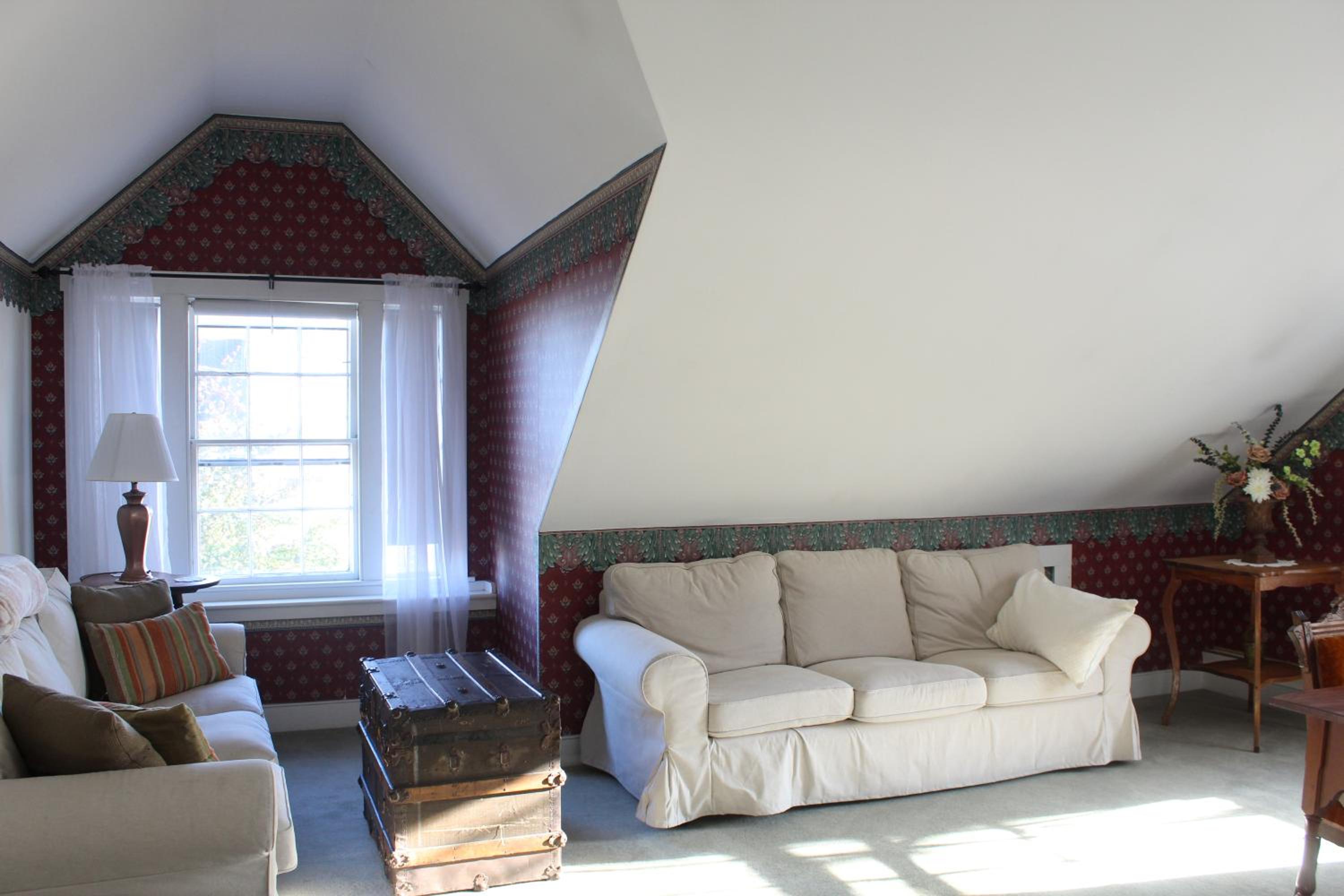 Two-Bedroom Suite - Photo 12