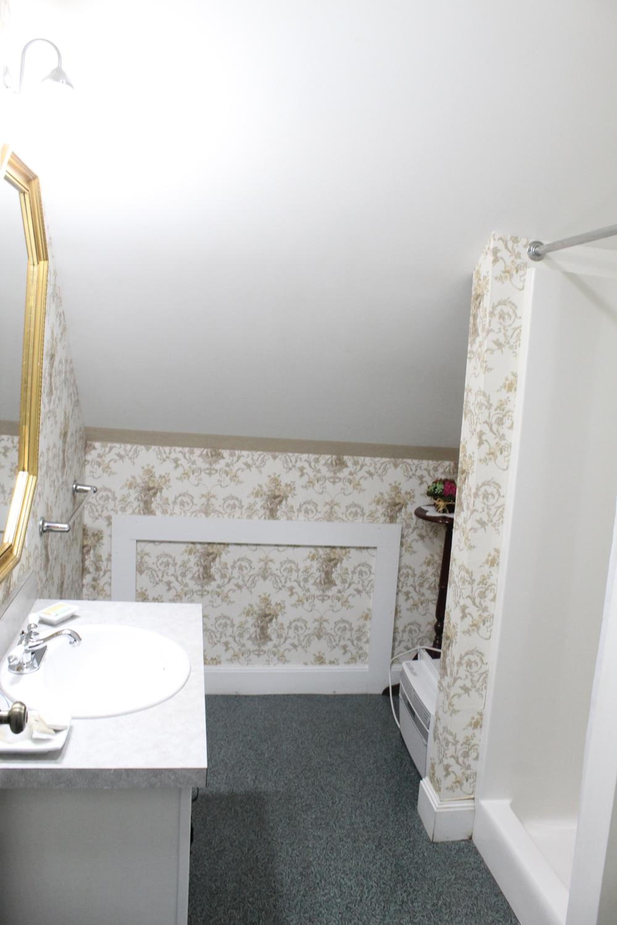 Double Room with Private Bathroom - Photo 7