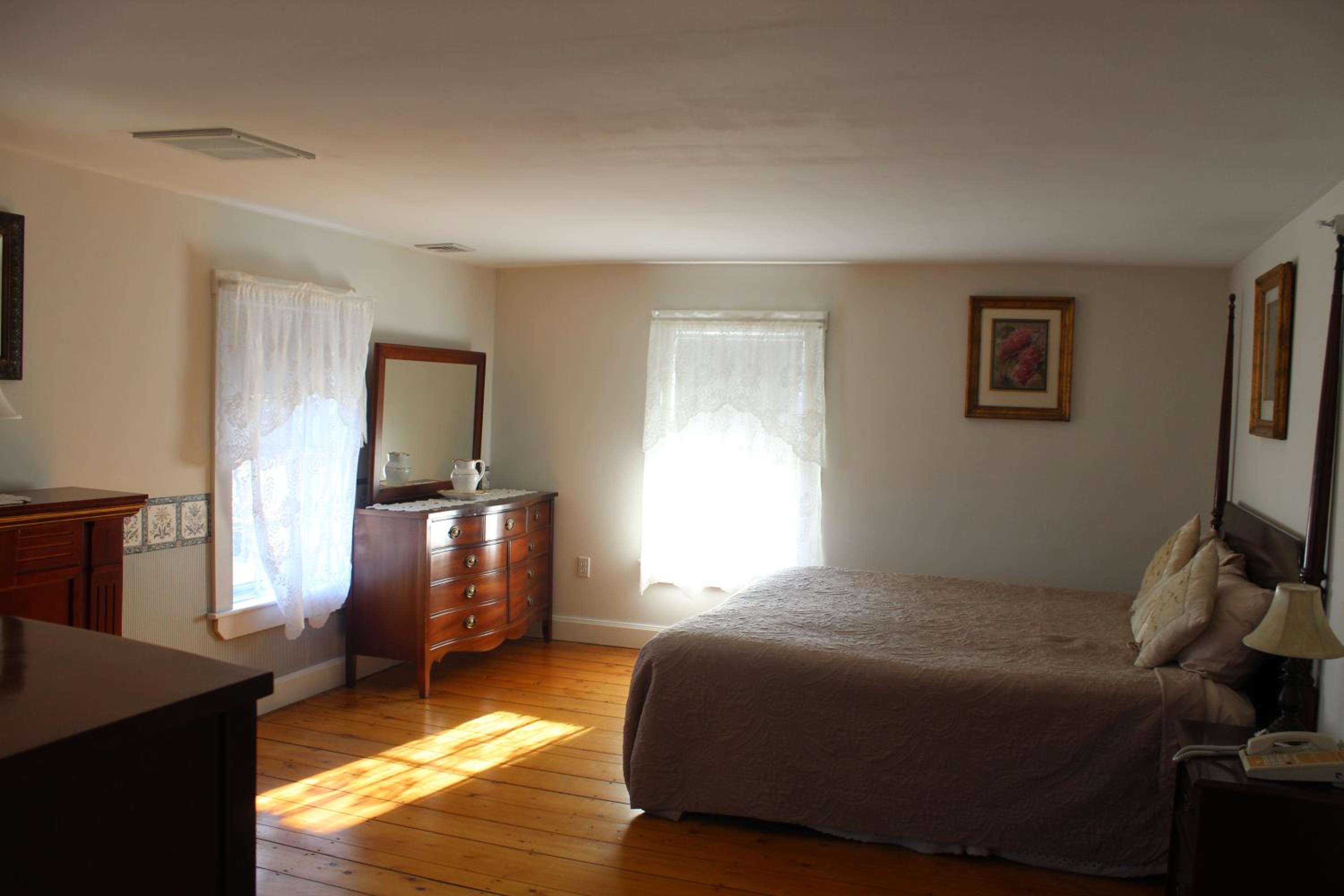 King Suite - Photo 5