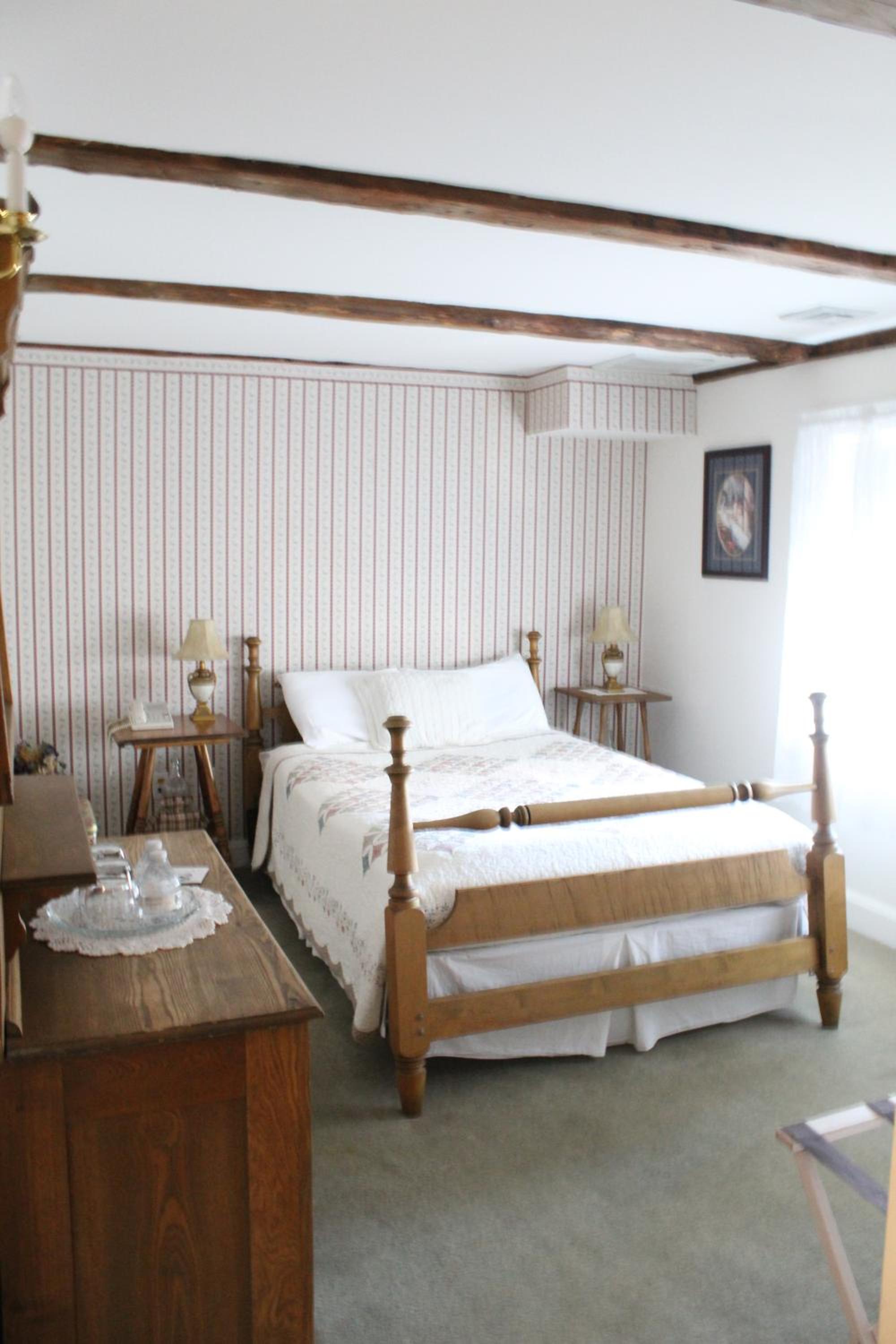 Double Room with Private Bathroom - Photo 9