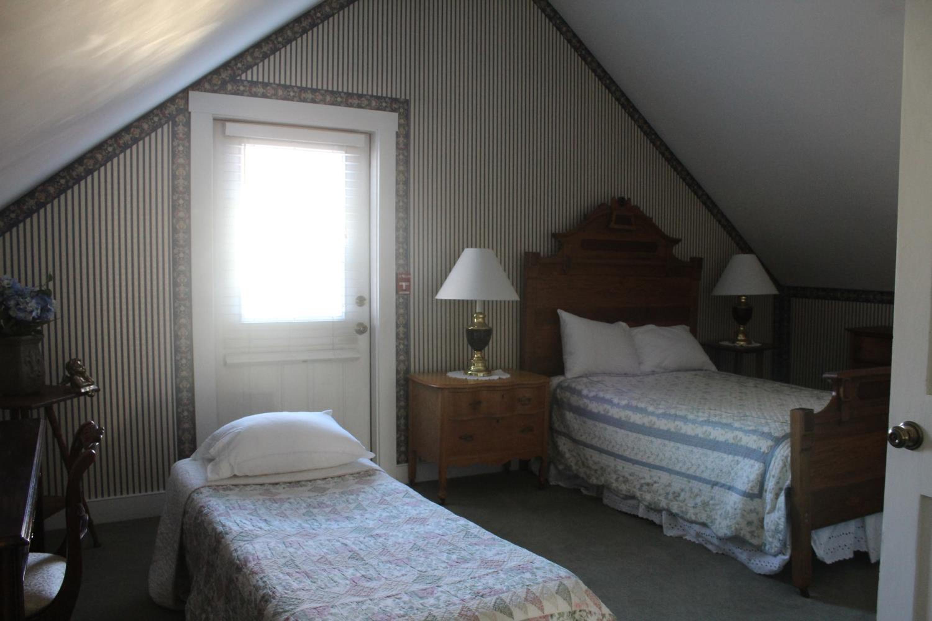 Two-Bedroom Suite - Photo 9