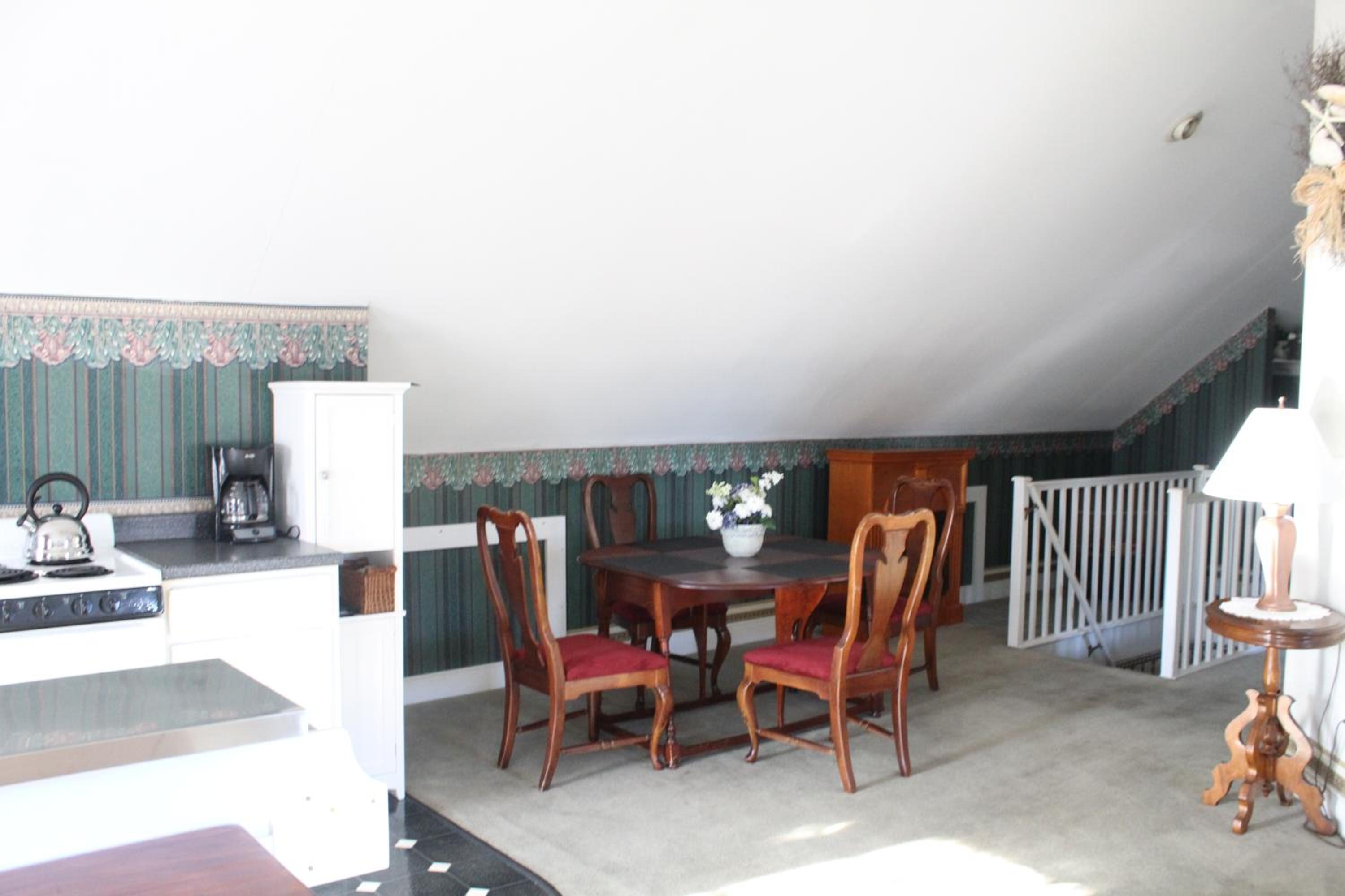 Two-Bedroom Suite - Photo 8