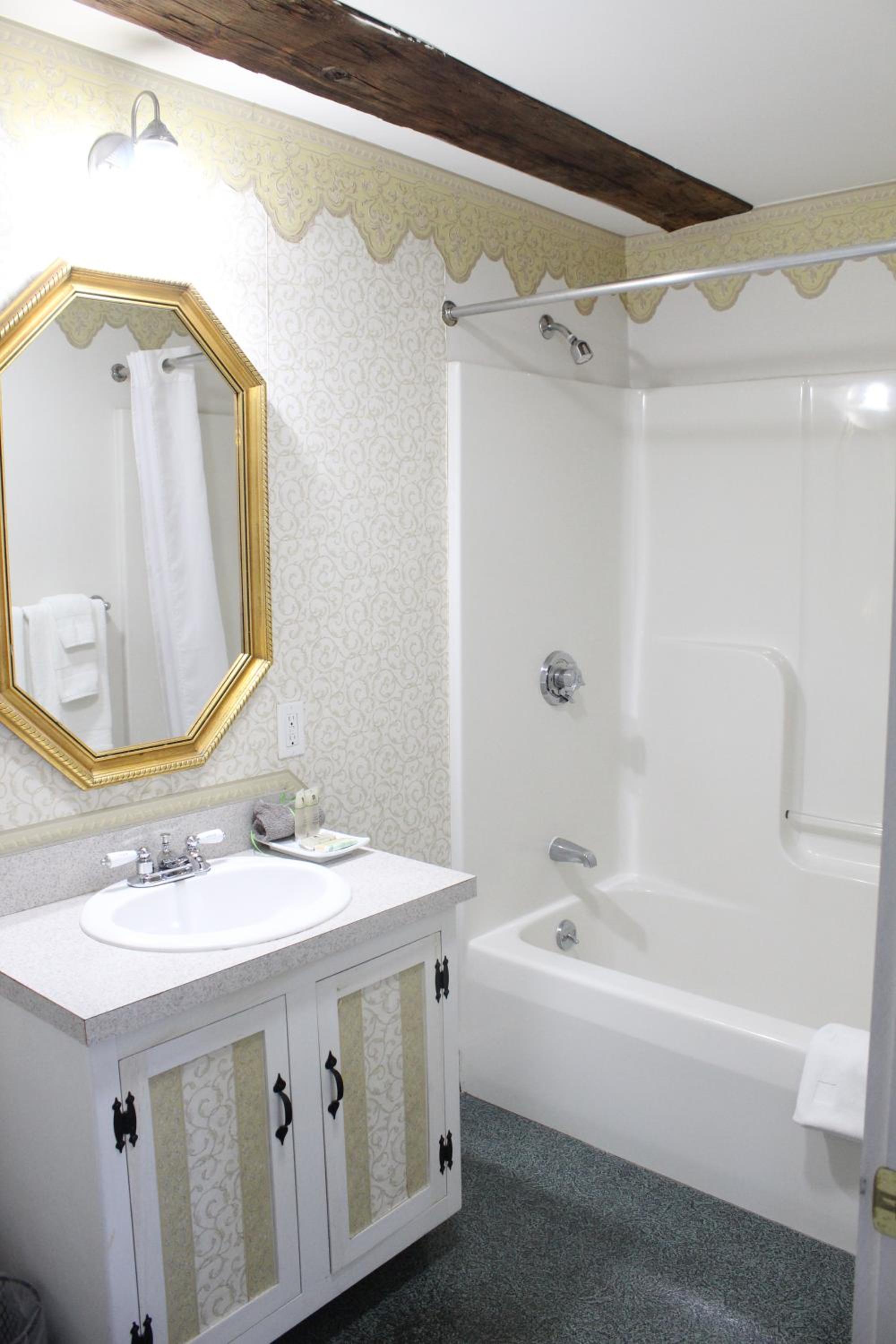 King Suite - Photo 3