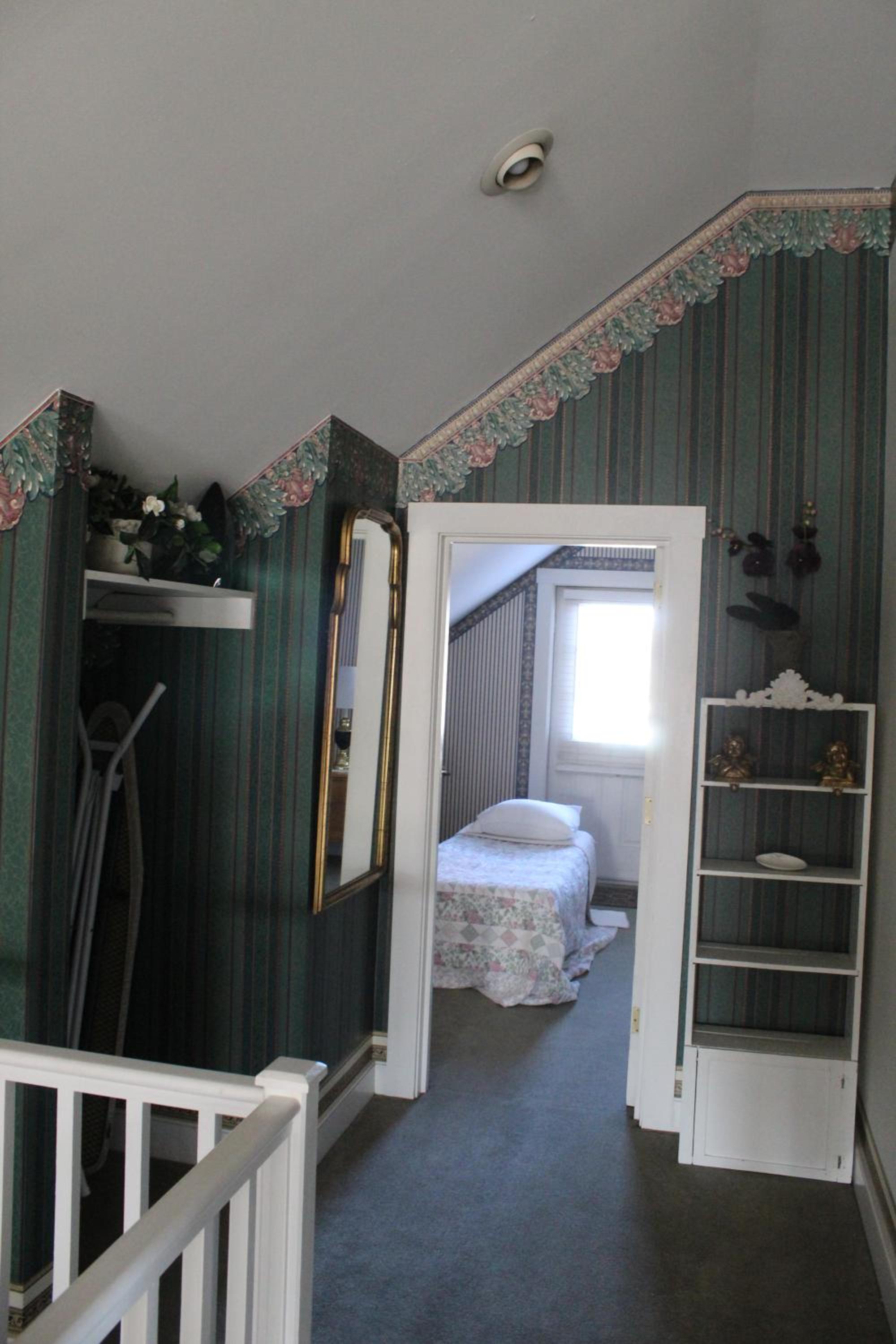 Two-Bedroom Suite - Photo 7