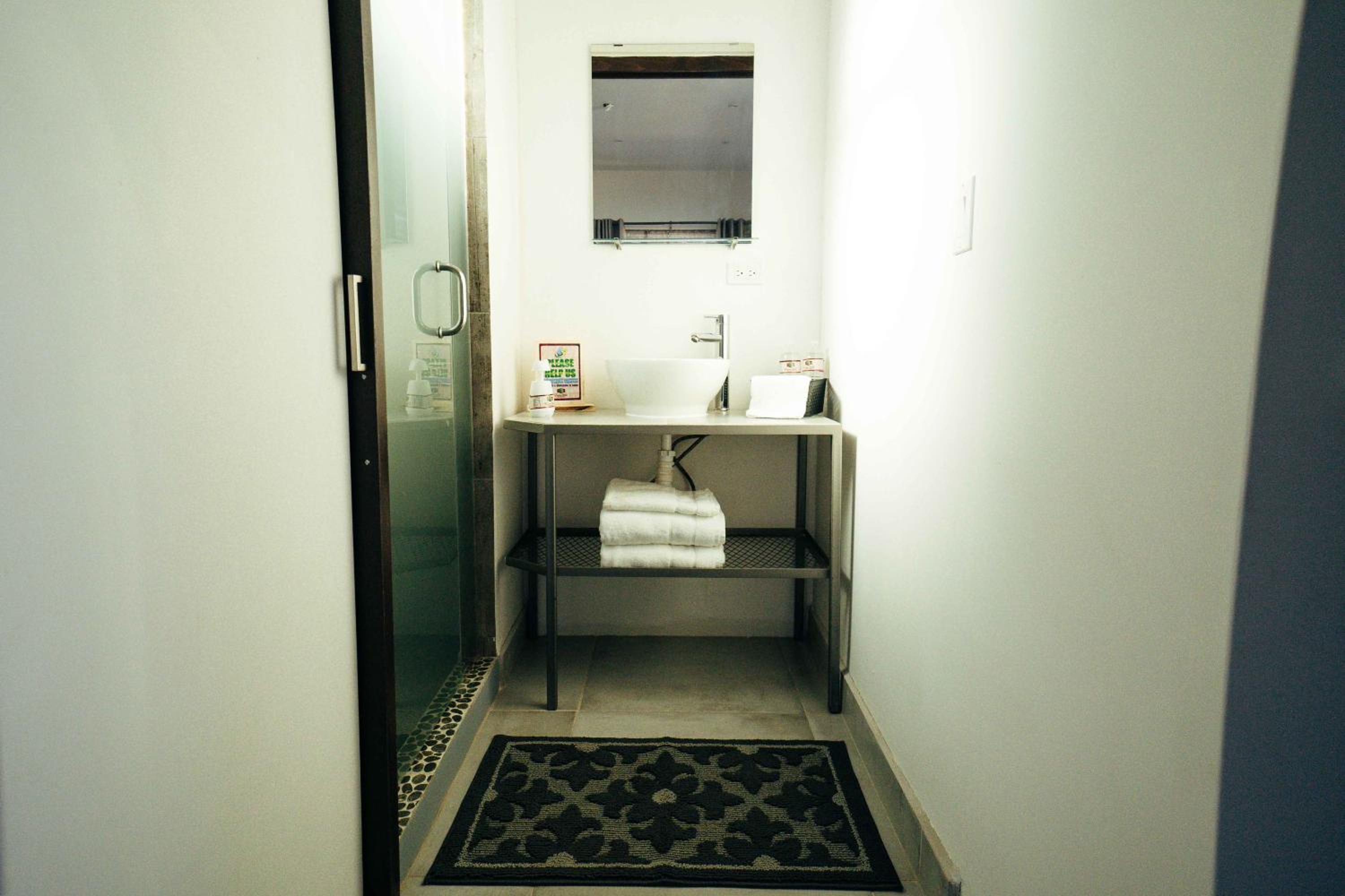Queen Room - Photo 5