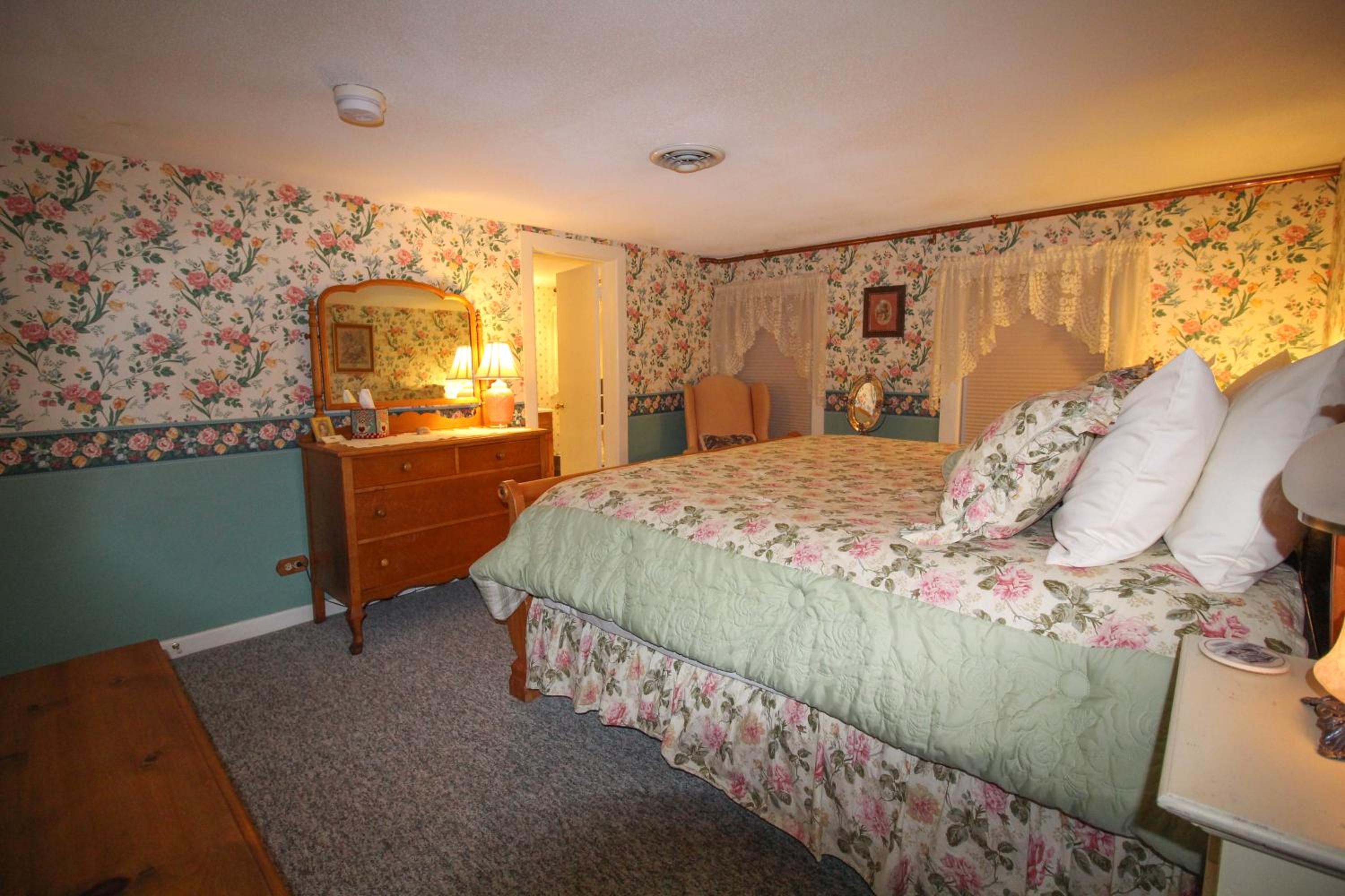 Deluxe King Room photo 1