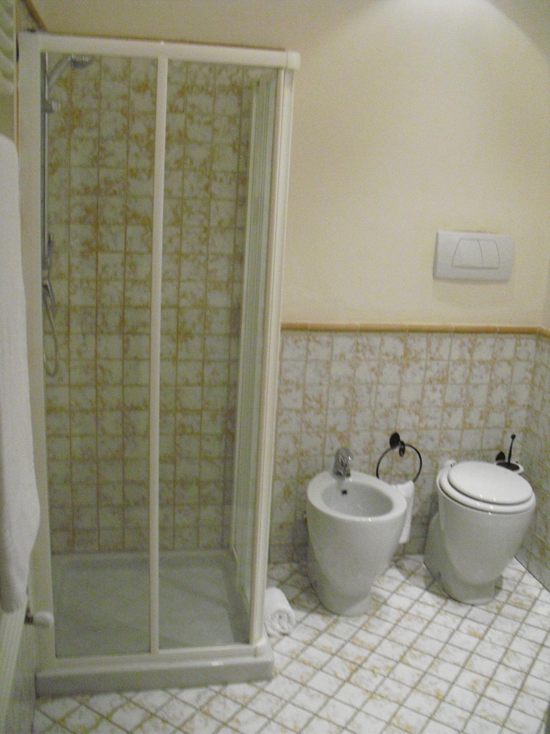 Double Room - Photo 5