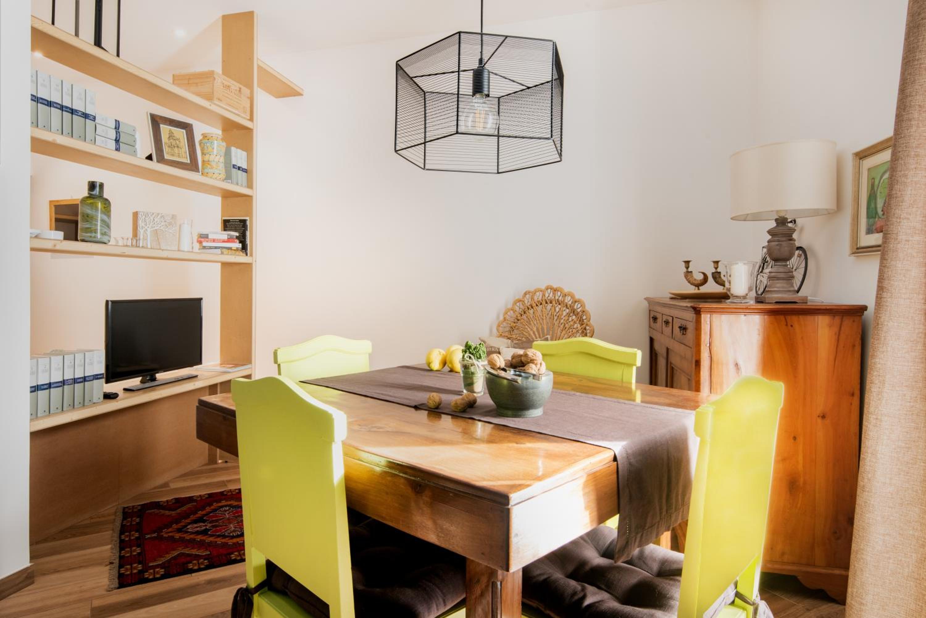Studio Apartment with Balcony photo 3
