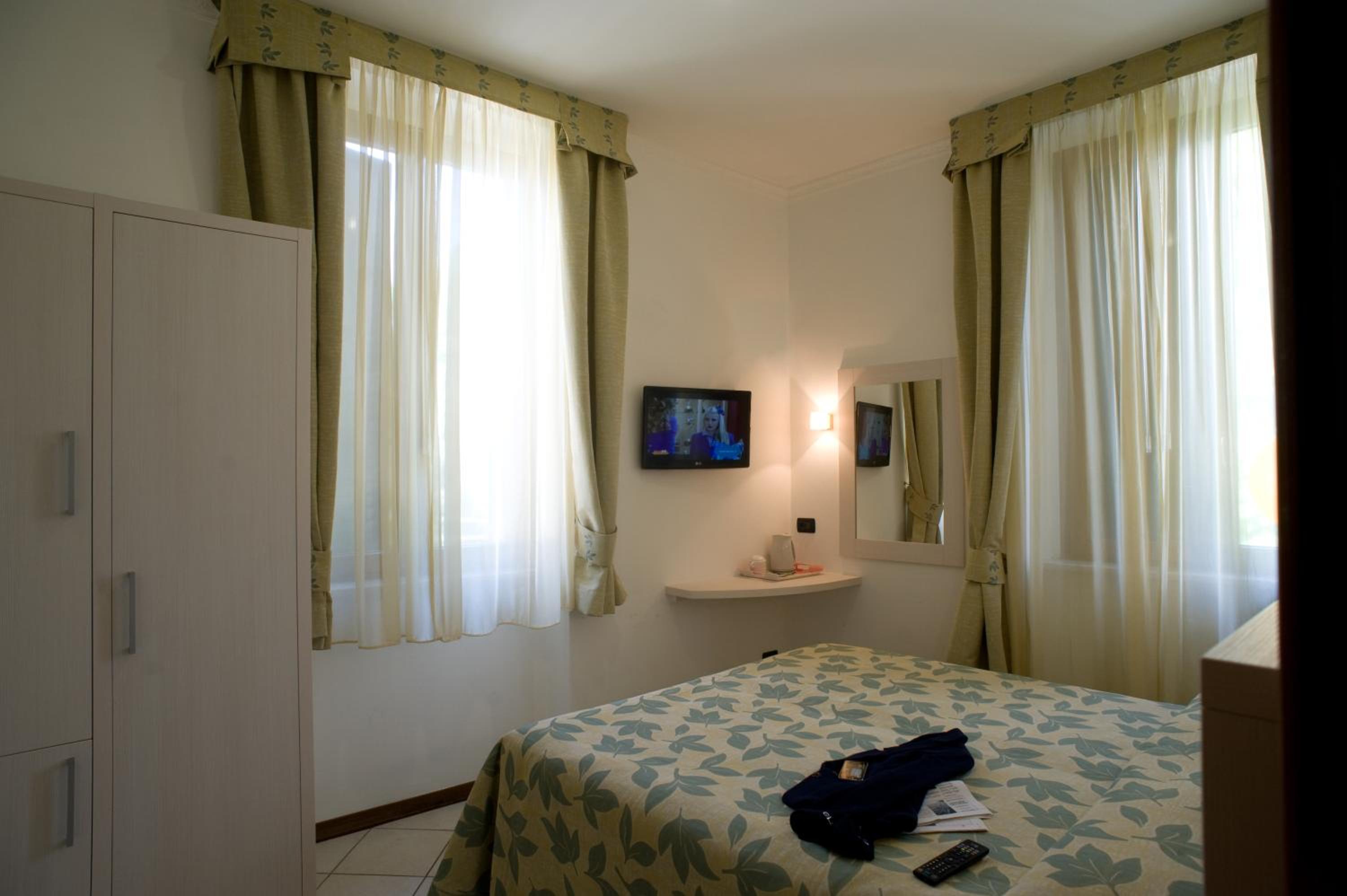 Double Room - Photo 6