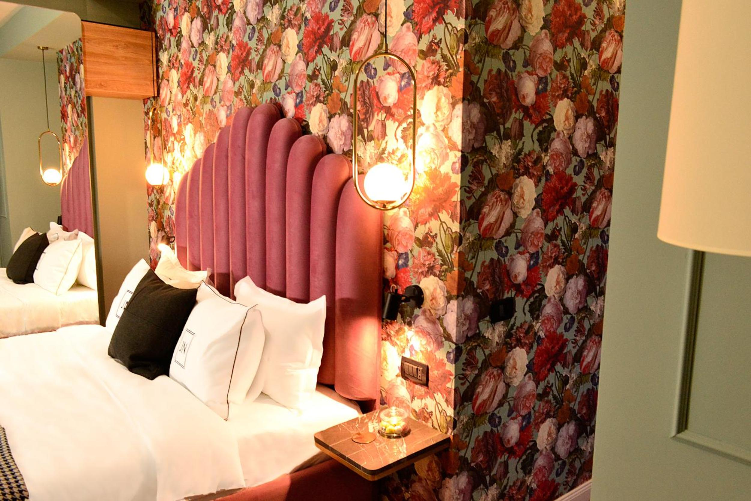 Large Twin Room - Photo 7