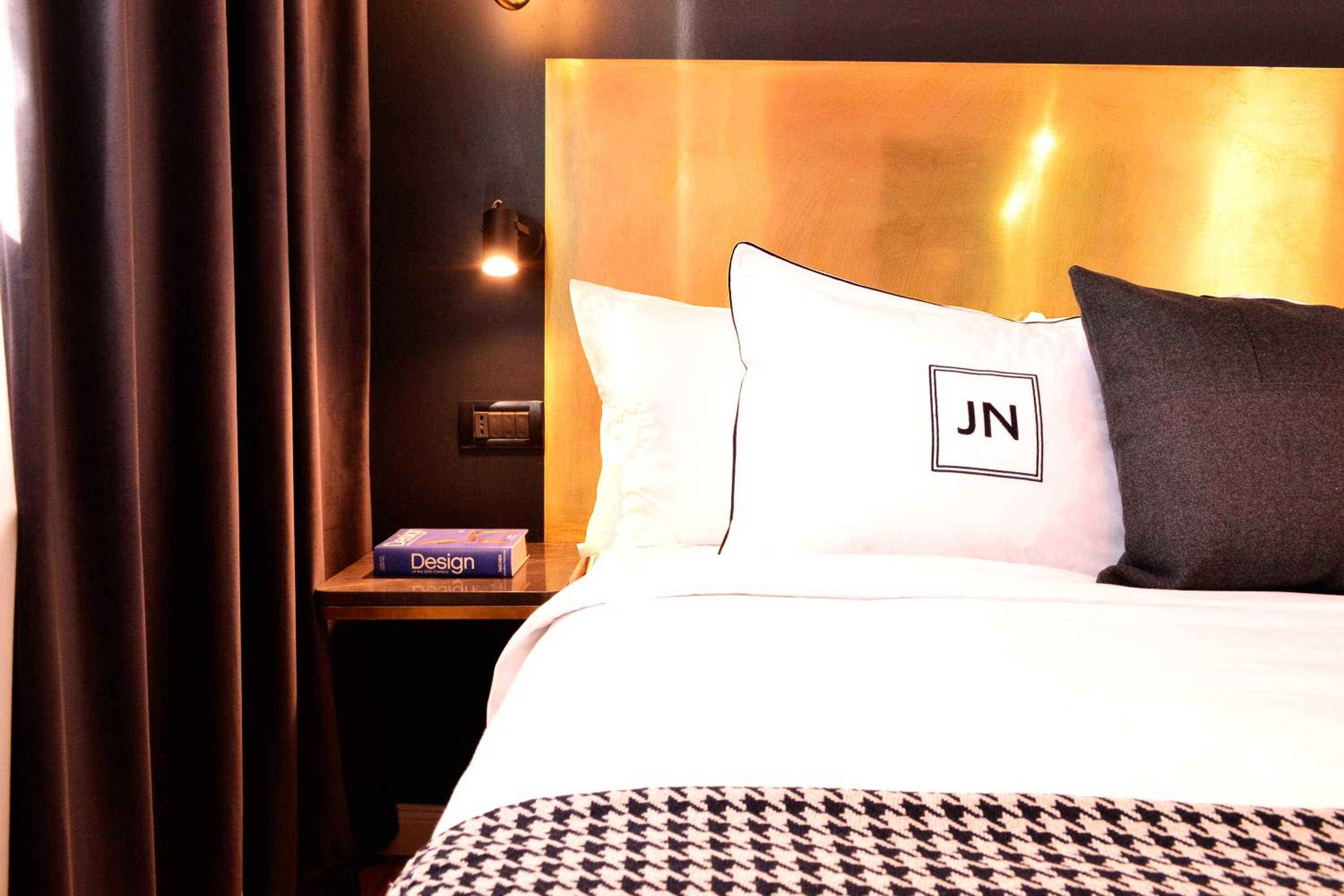 Standard Double Room - Photo 19