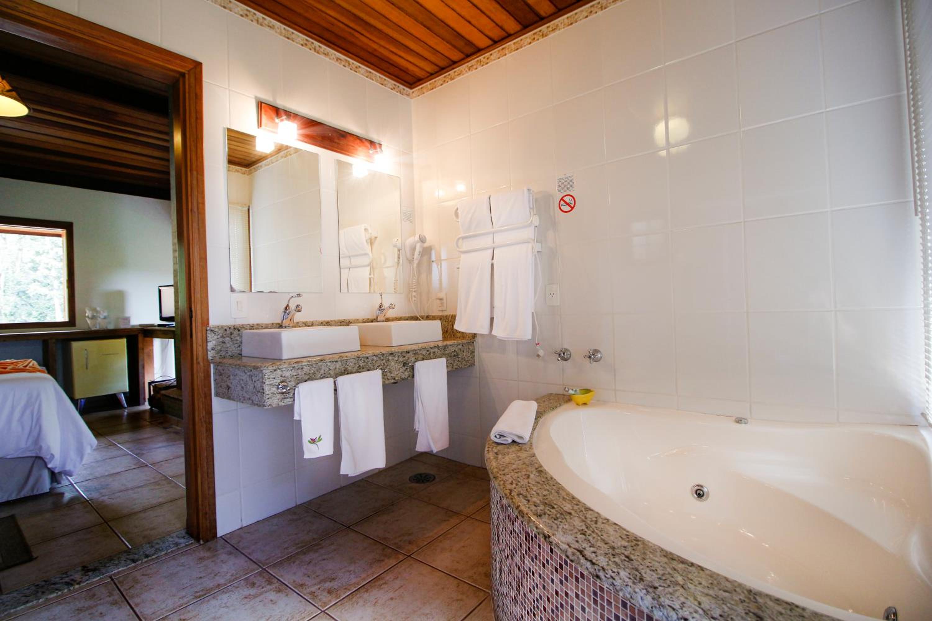 Chalet with Hot Tub (2 Adults) photo 3