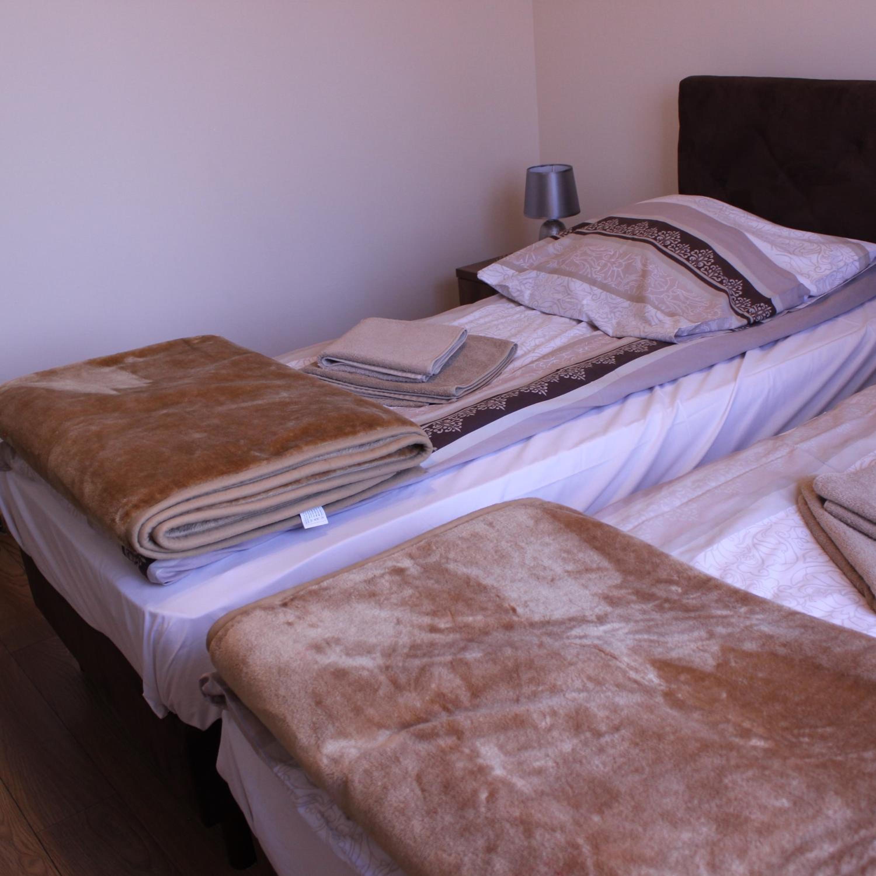 Twin Room with Private Bathroom - Photo 6