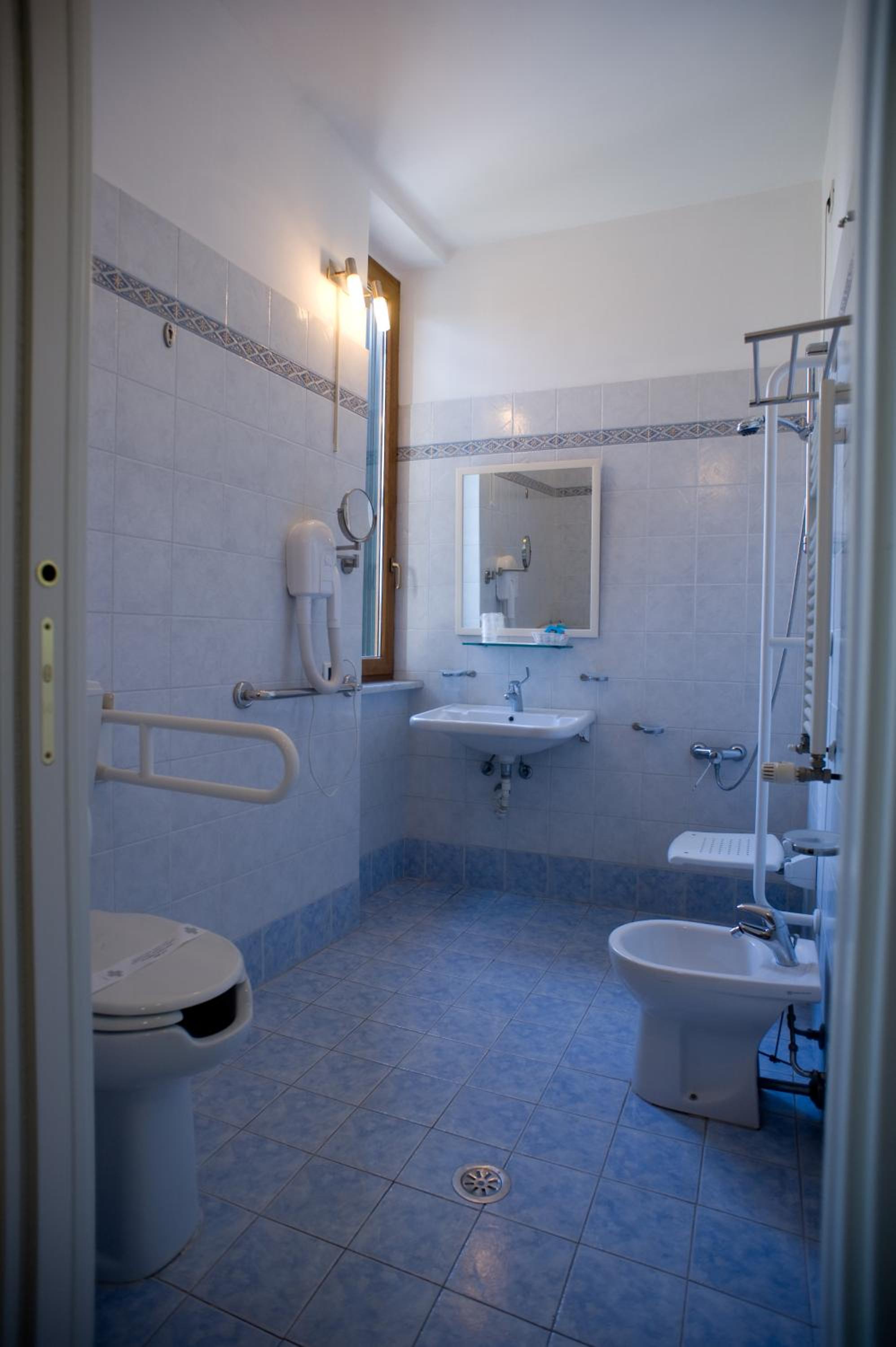 Double Room - Photo 5