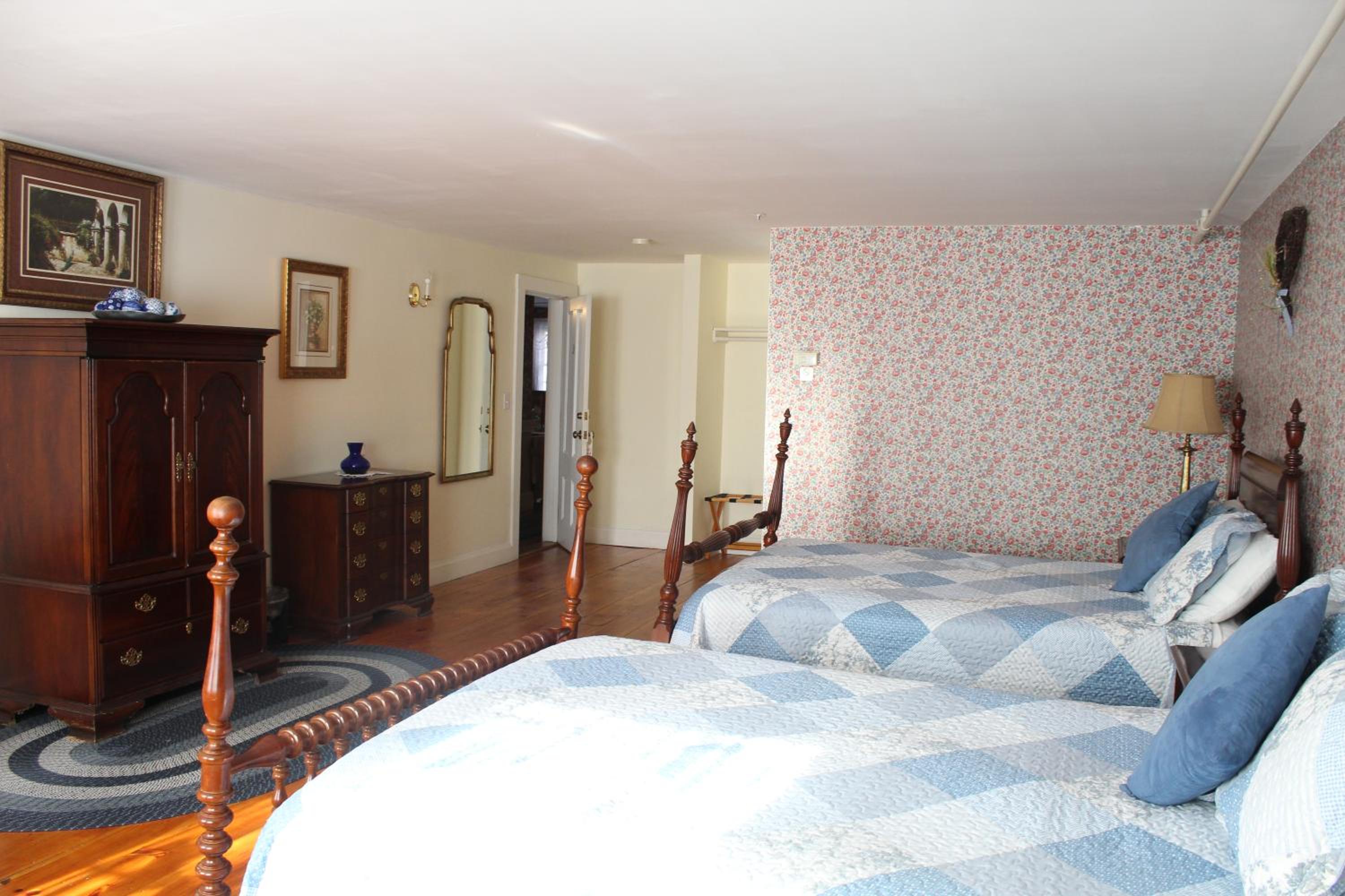 Quadruple Room - Photo 1