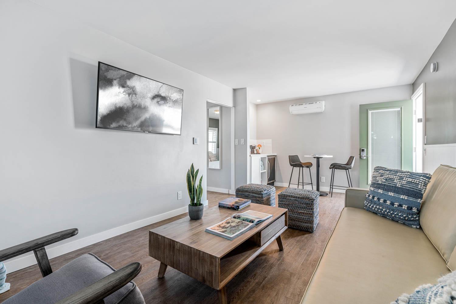 Deluxe Family Suite - Photo 2
