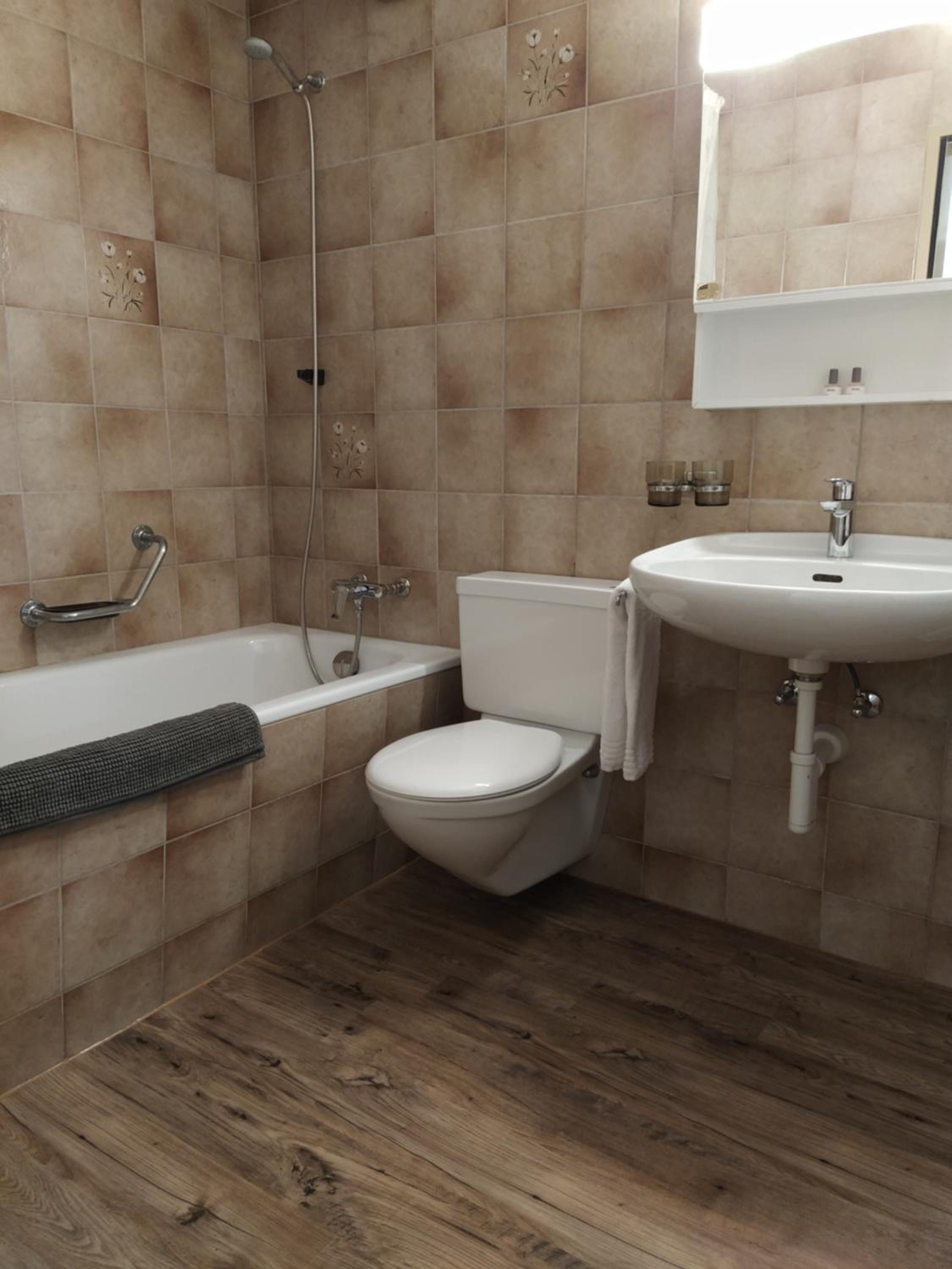 Single Room with Private Bathroom photo 3