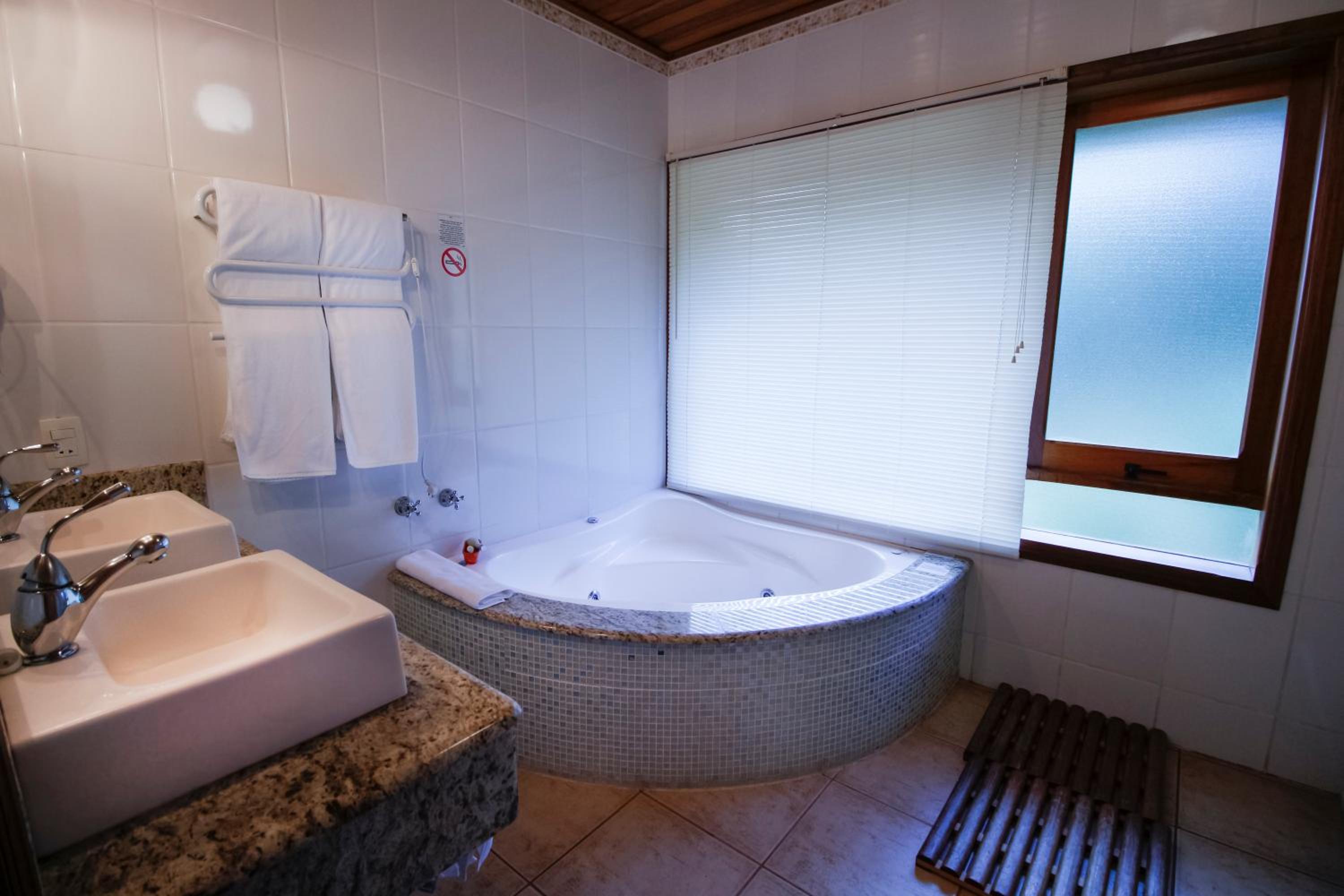 Chalet with Hot Tub