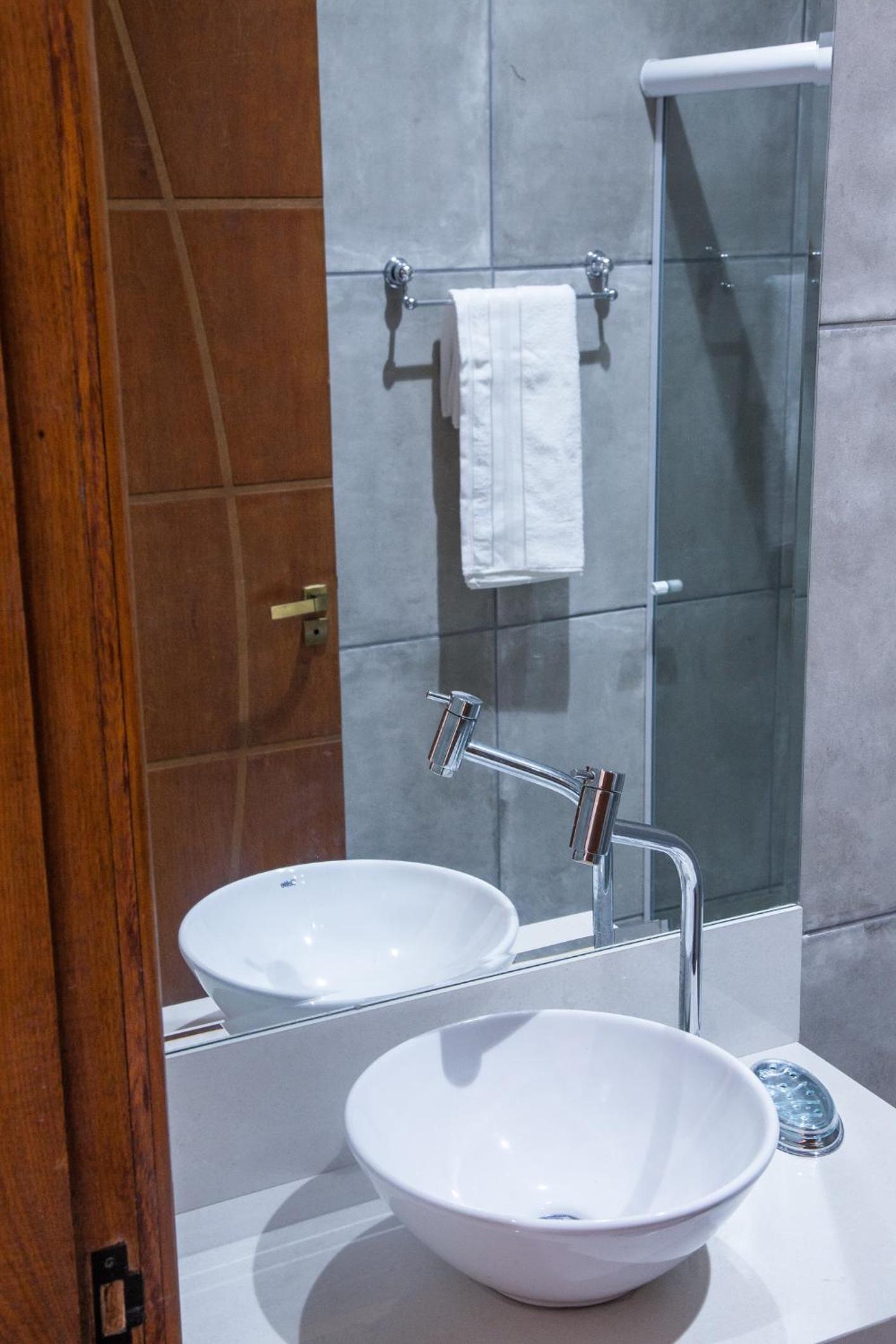 Deluxe Suite - Photo 17