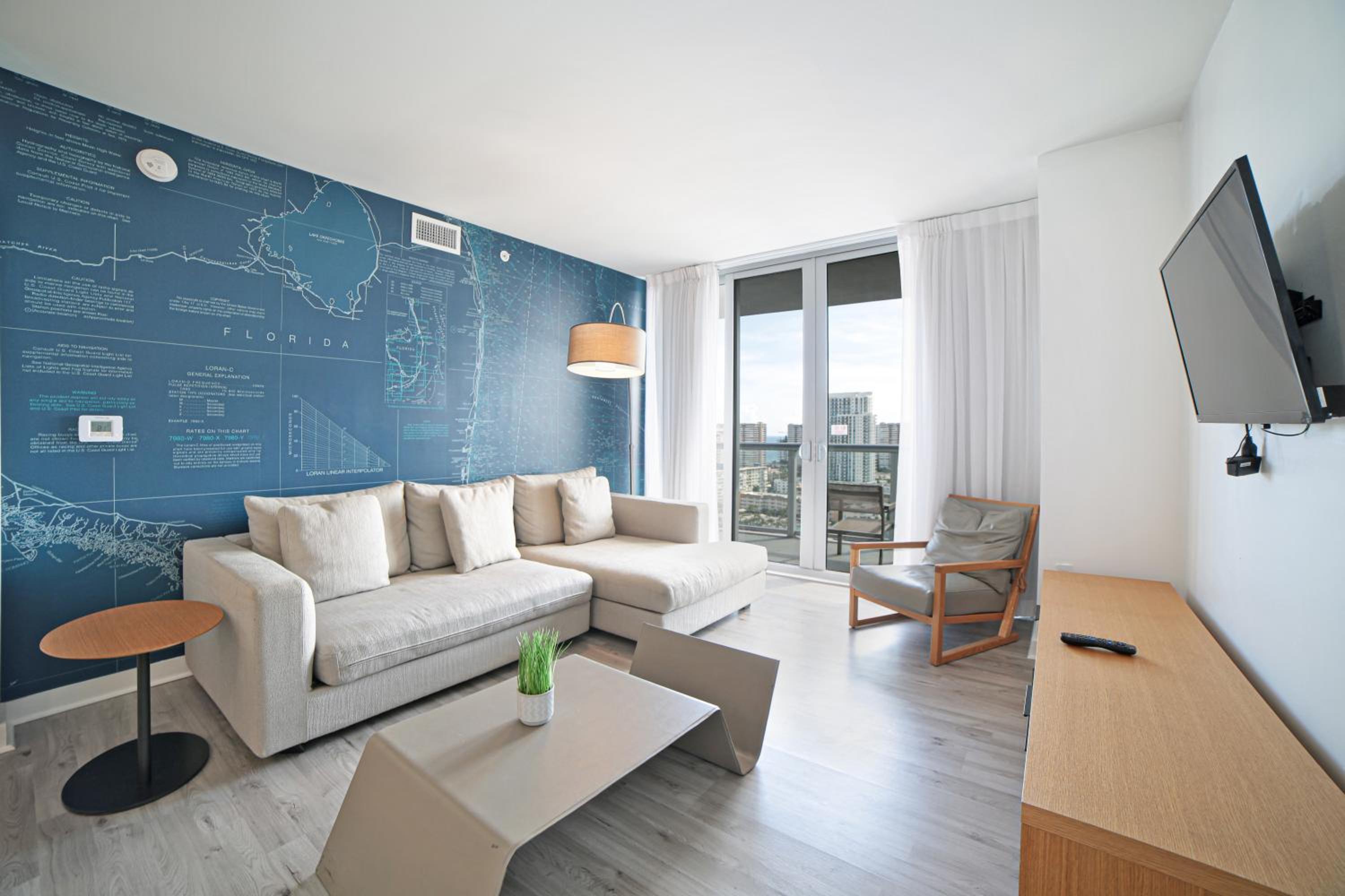Superior King Suite photo 3