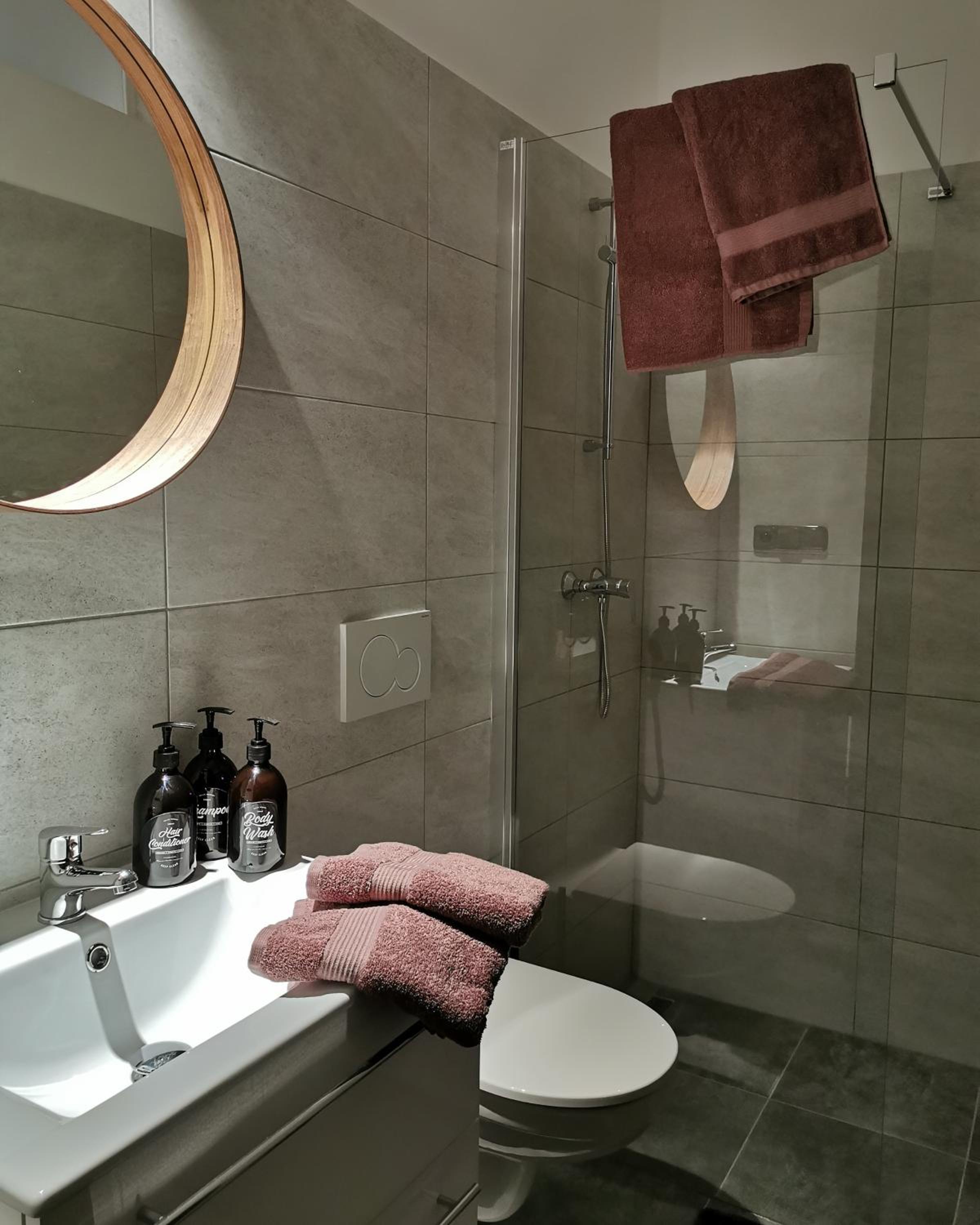 One-Bedroom Apartment - Photo 29
