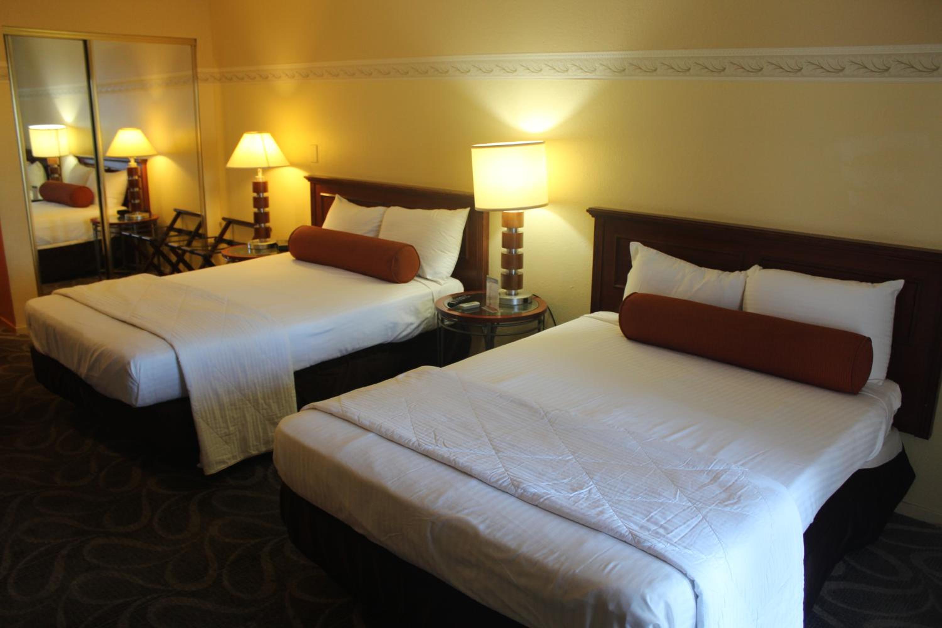 Two Double Beds - Photo 1
