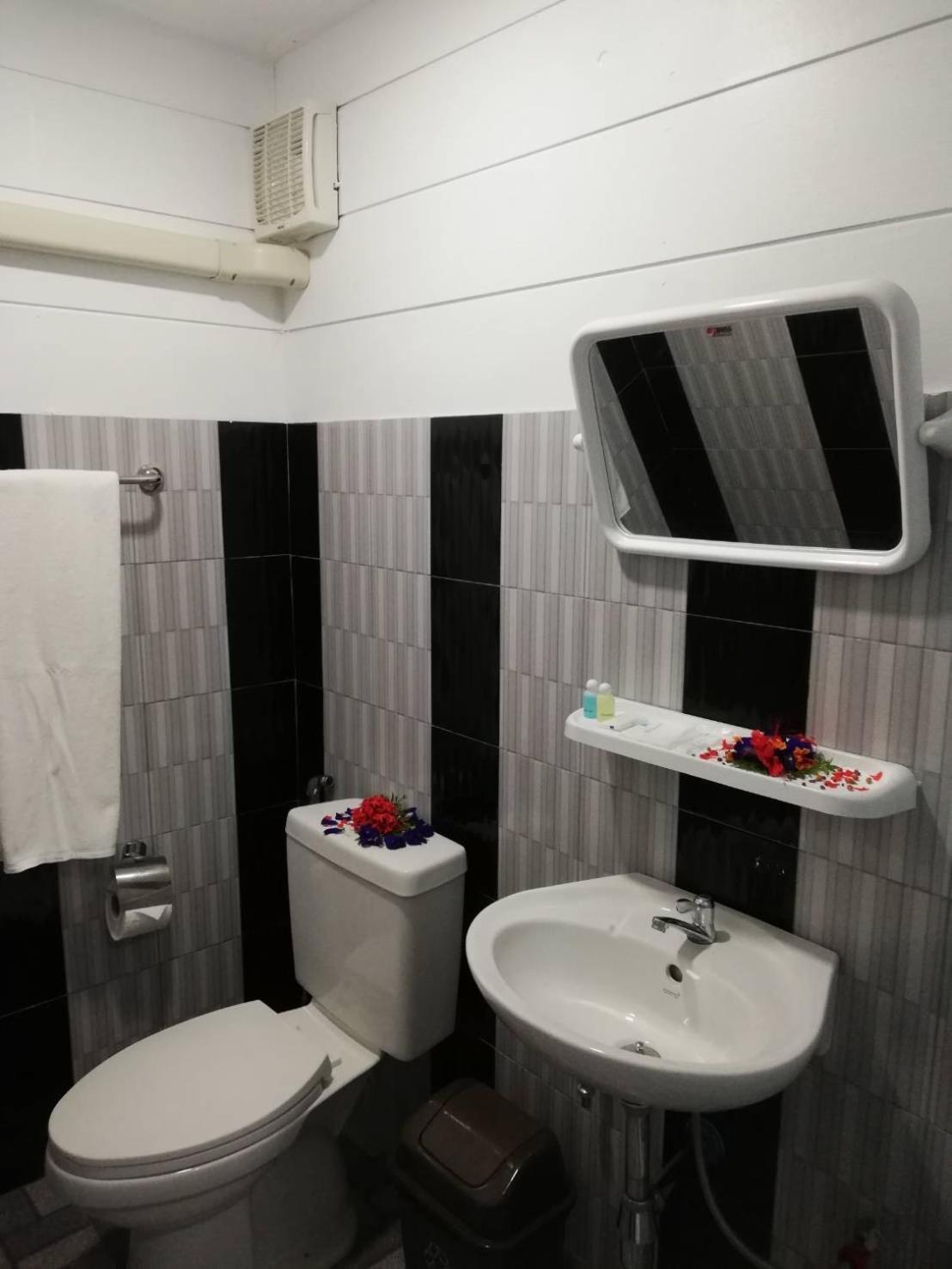 Deluxe Double Room with Balcony photo 3