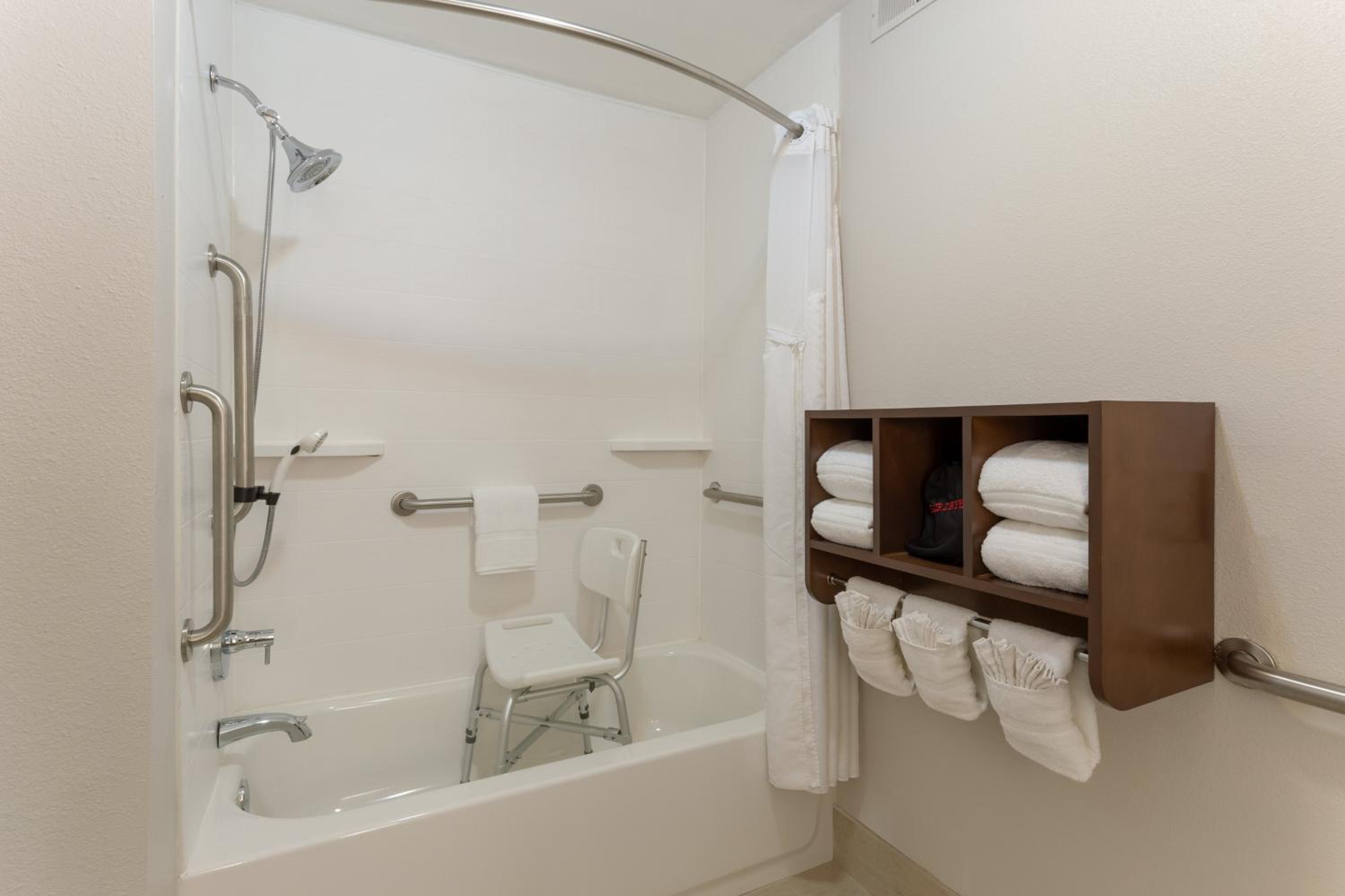 Standard Queen Room with Two Queen Beds - Communications Accessible - Photo 2