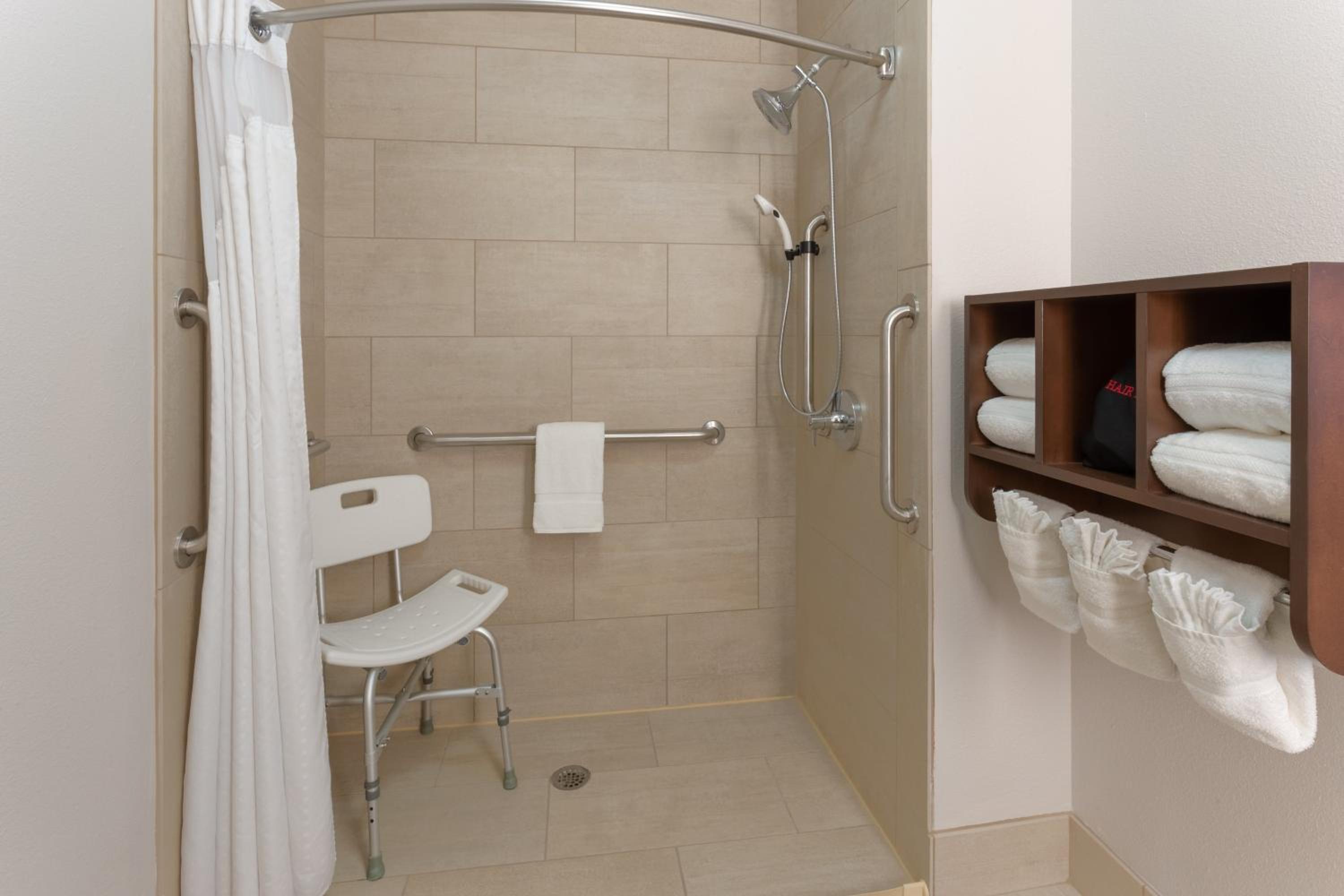 Standard King Room with Roll-in Shower - Mobility Accessible - Photo 1