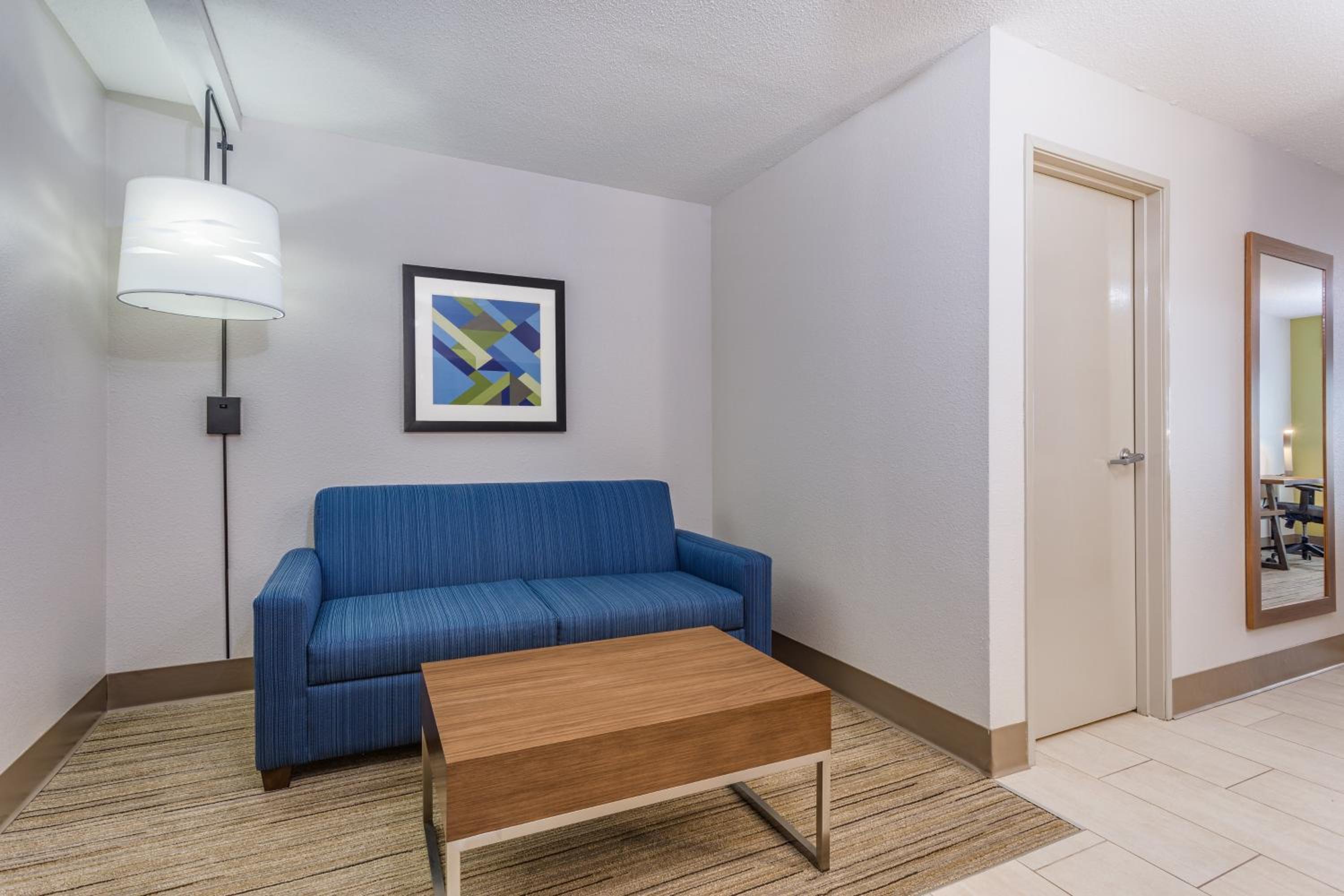 King Suite - Photo 2